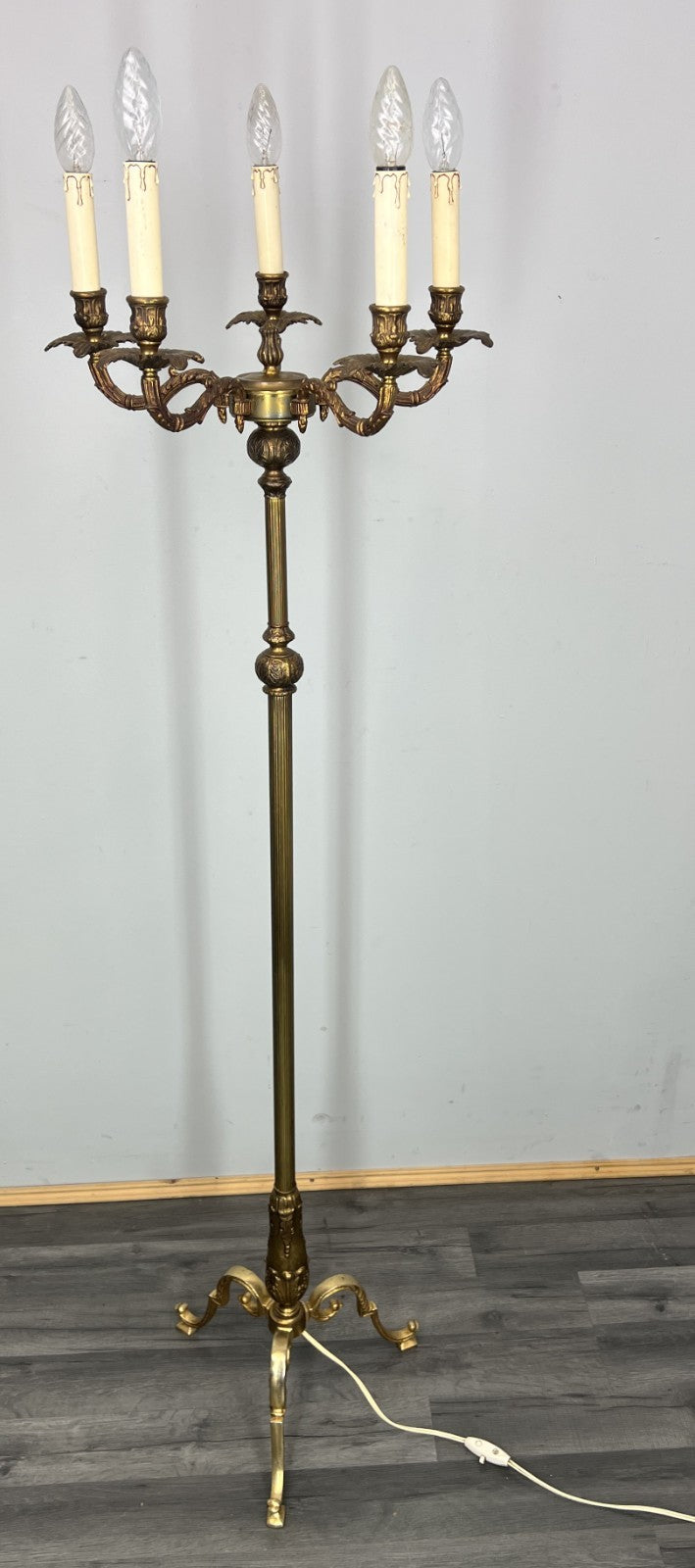 Standing Lamp Vintage French Style Brass 5 Lights Candelabra Floor Lamp LOT 48190