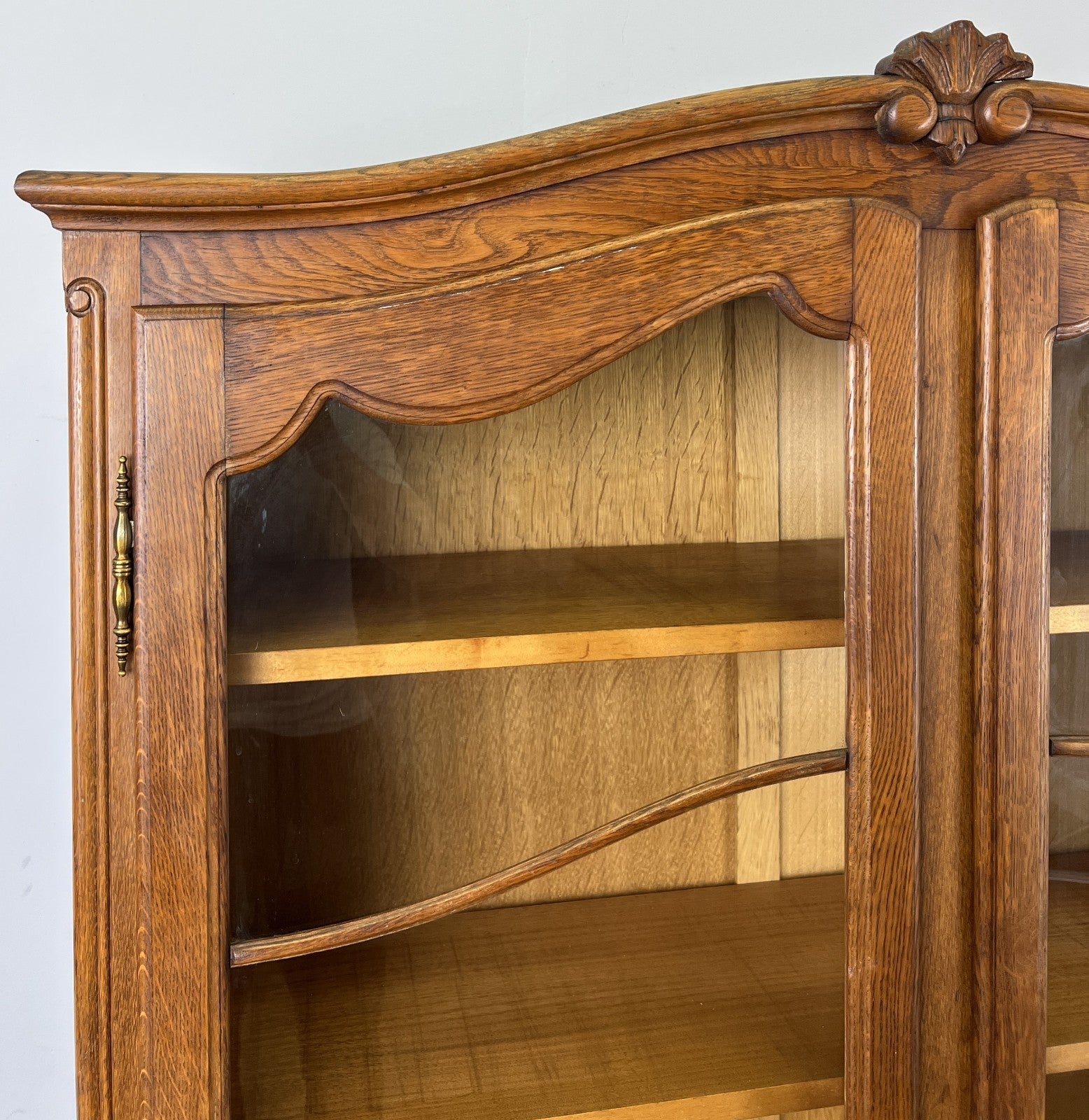 Bookcase Vintage French Louis XIV Style Oak Display Cabinet Sideboard LOT 63594
