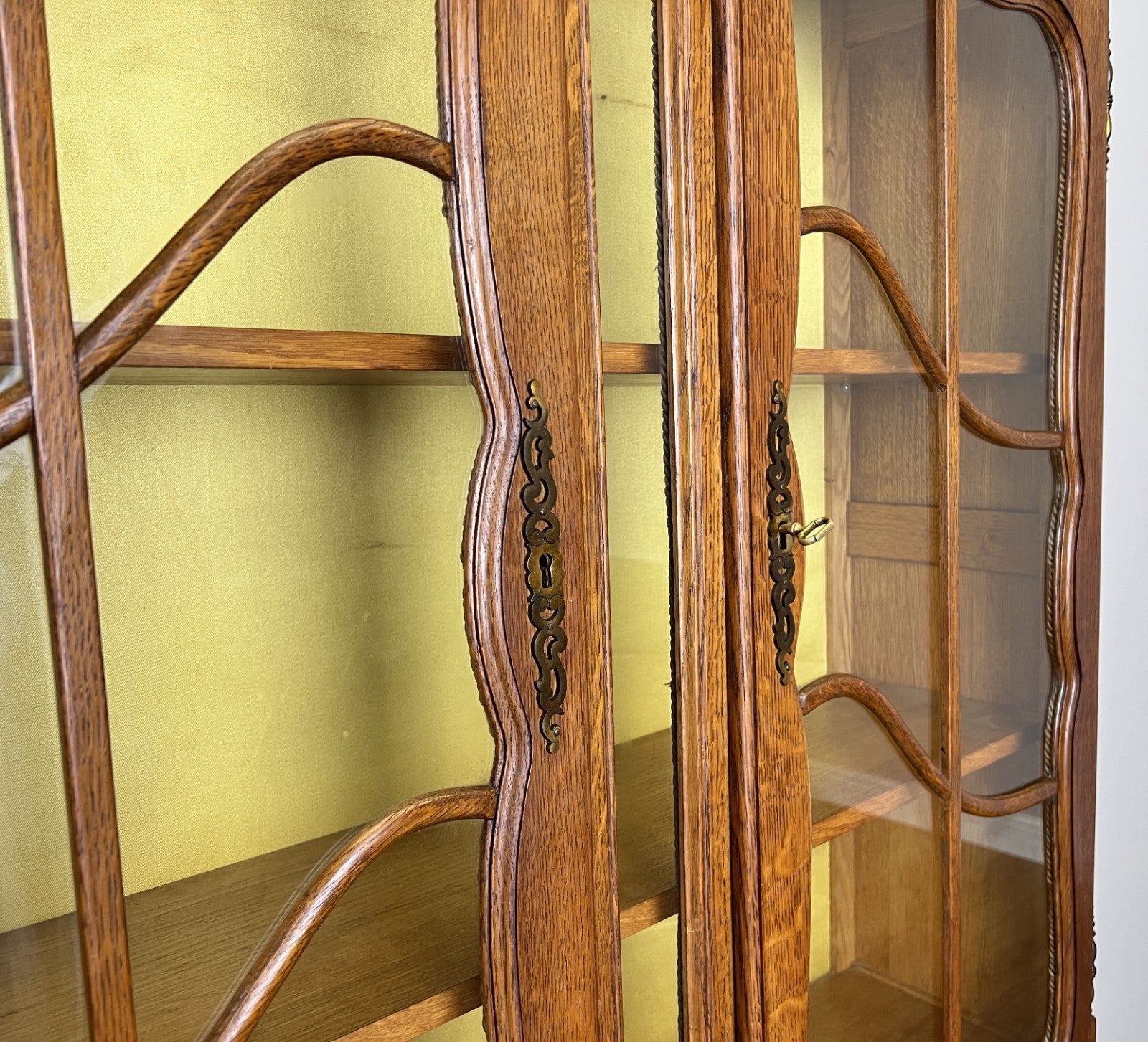 Bookcase Vintage French Louis XVI Oak Display Cabinet Carved Sideboard LOT 62824