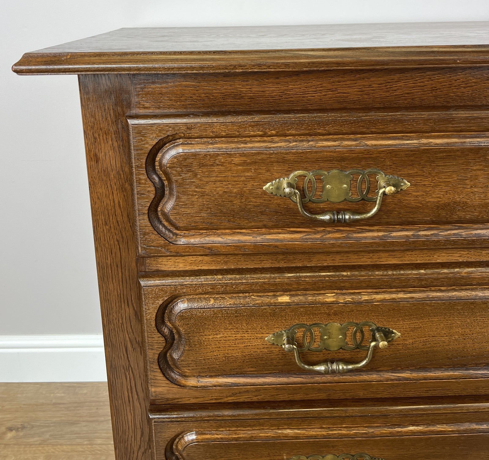 Chest of Drawers Vintage French Style 3 Drawer Carved Cabinet LOT 49744