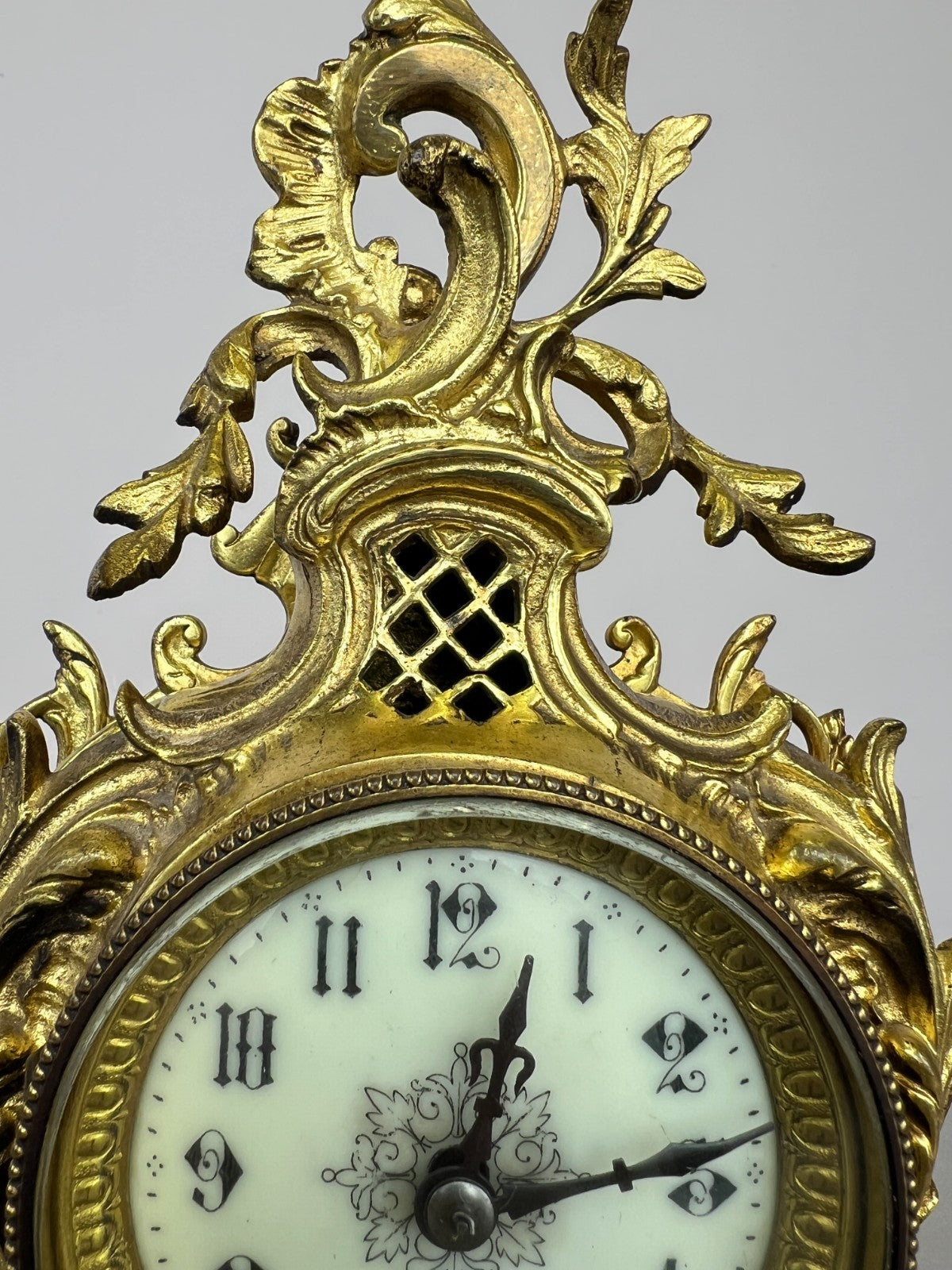 Clock Vintage French Style Brass Ornate Mantel Clock with Key LOT 6474