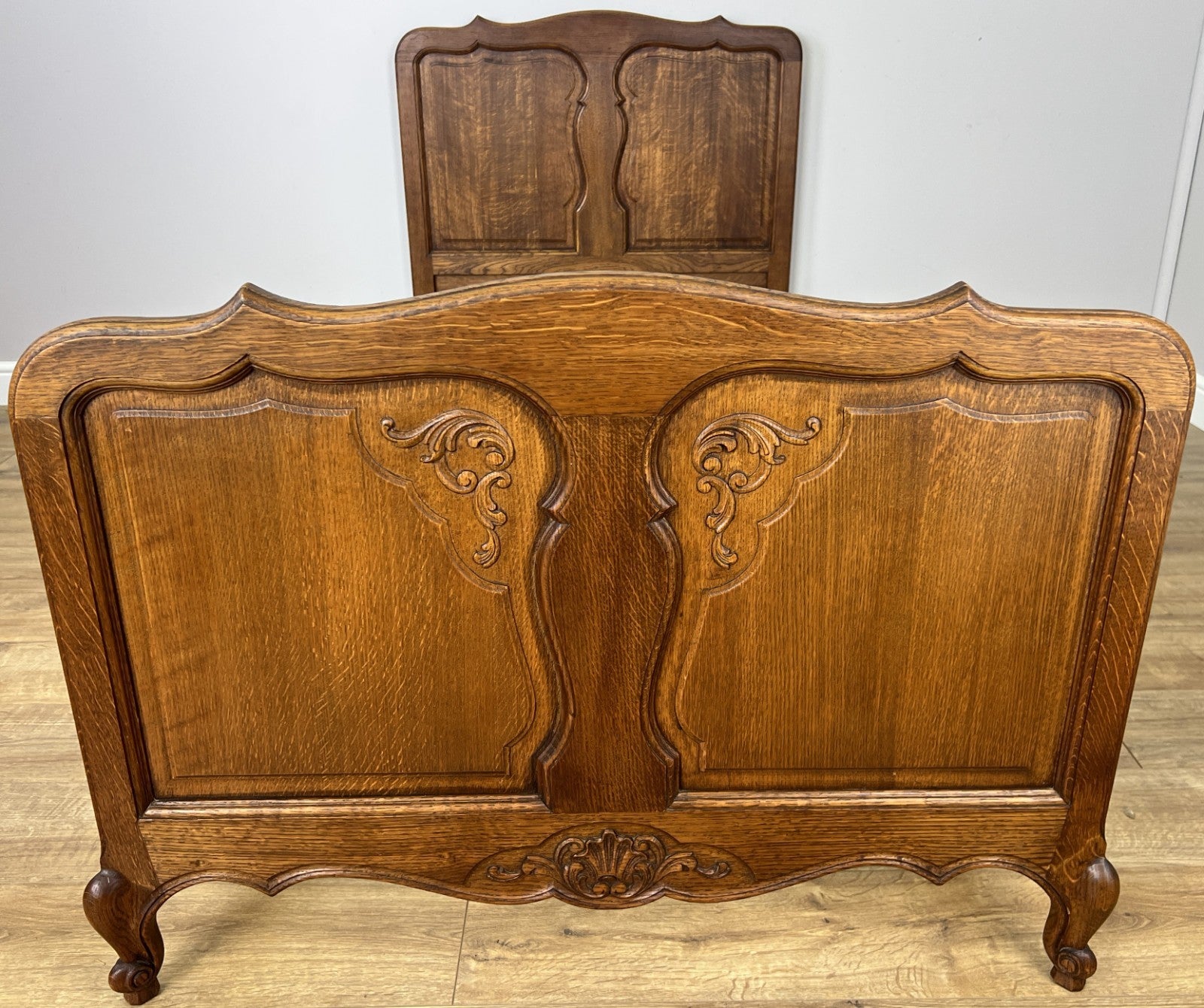 Bed Vintage French Louis XVI Oak Single Bed Frame Carved Headboard LOT 63892