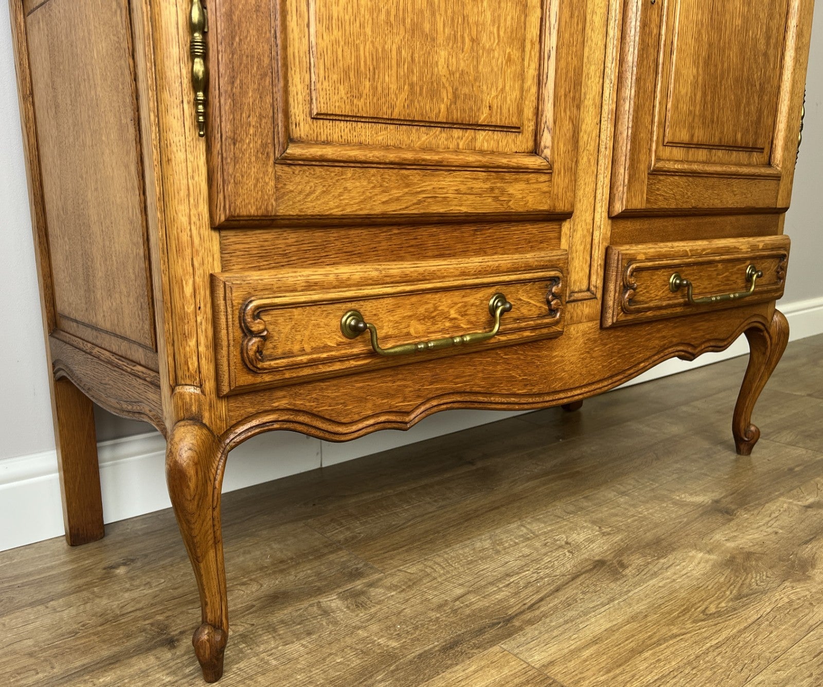 Cabinet Vintage French Louis XIV Style Sideboard Oak Carved Cupboard LOT 62687