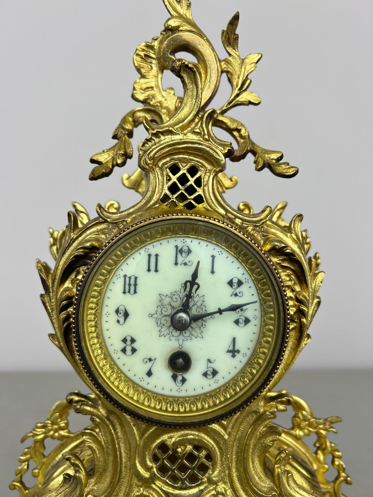 Clock Vintage French Style Brass Ornate Mantel Clock with Key LOT 6474
