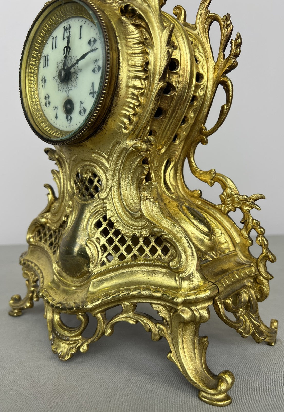 Clock Vintage French Style Brass Ornate Mantel Clock with Key LOT 6474