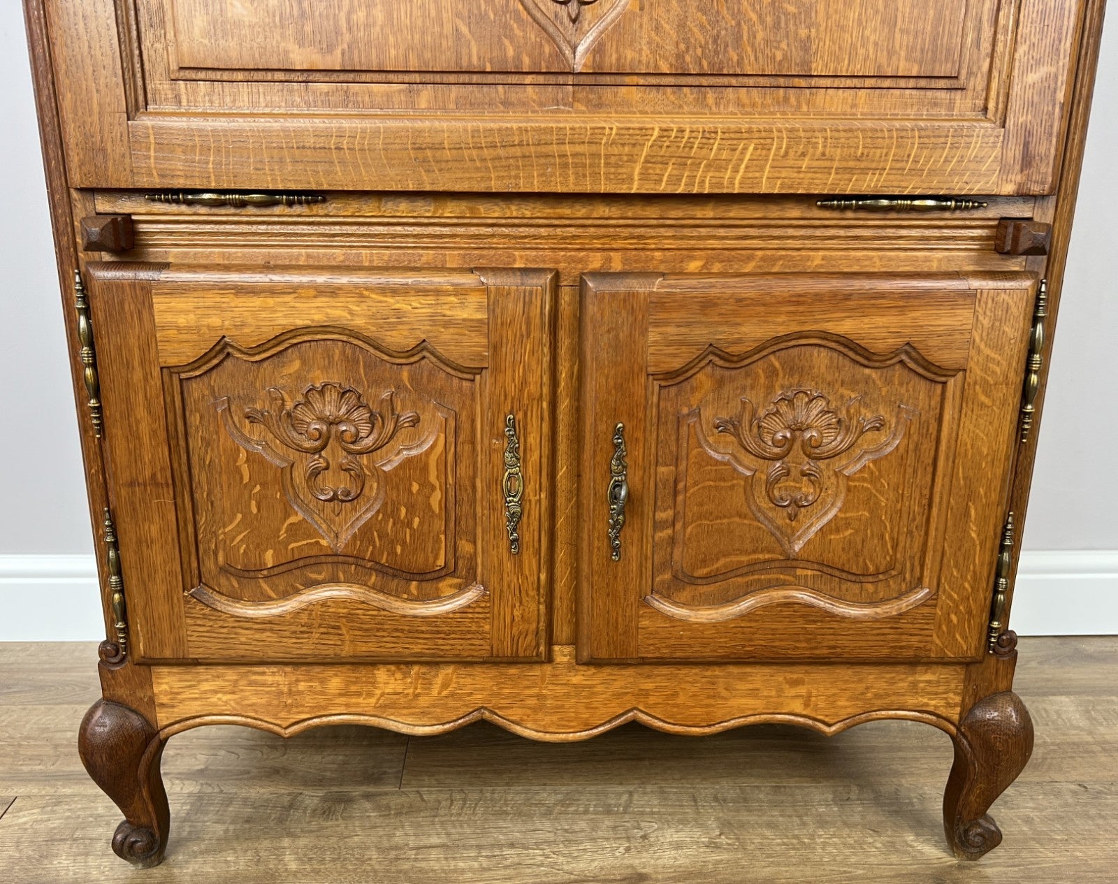 Cabinet Vintage French Louis XIV Style Oak Sideboard Carved Cupboard LOT 62494