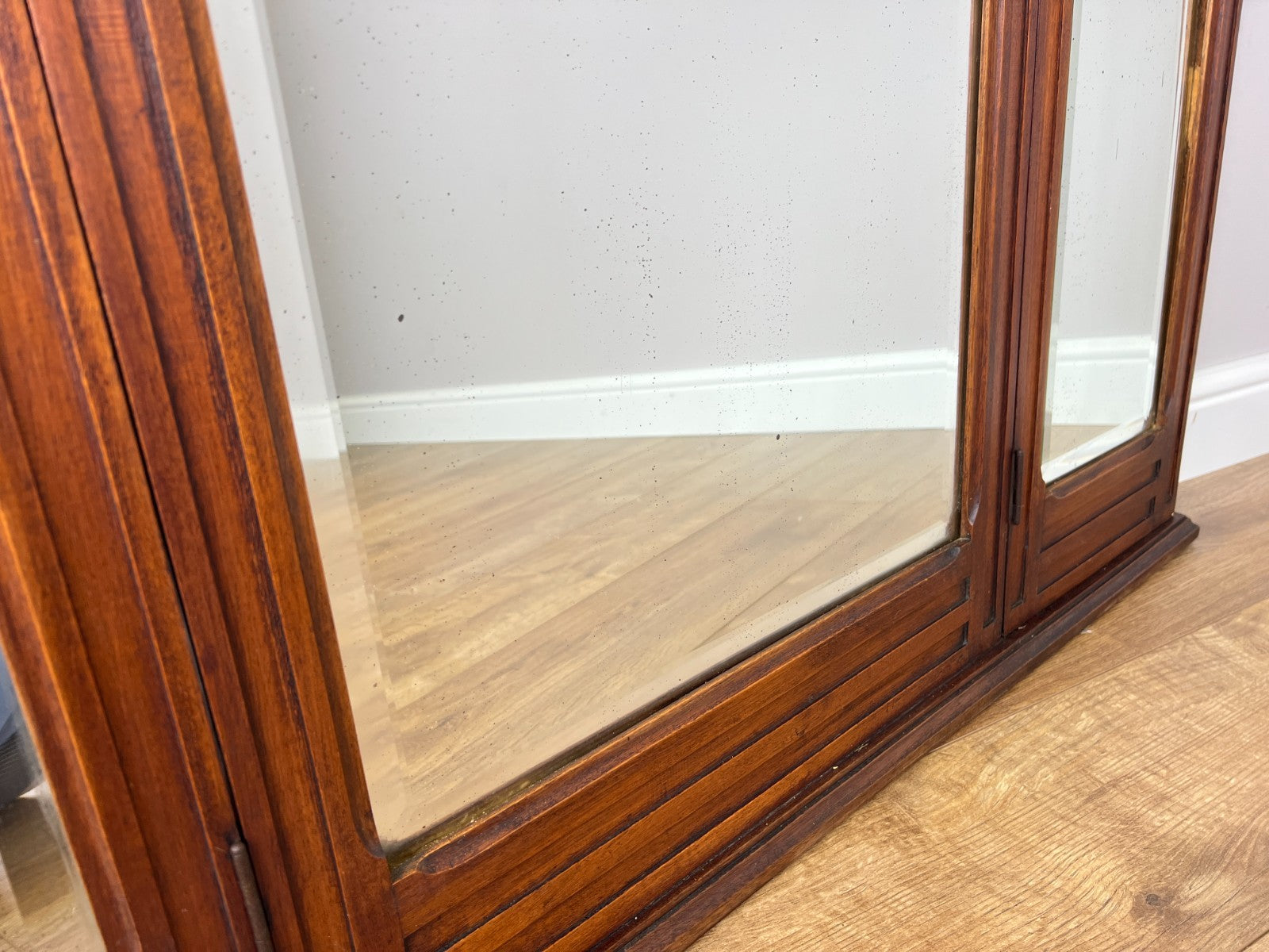 Mirror Antique French Style Walnut Triple Folding Dressing Table Mirror LOT 61396