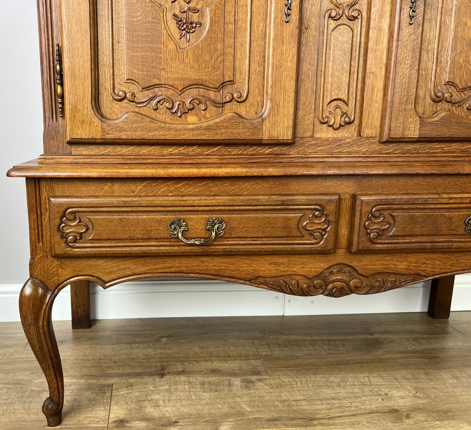 Cabinet Vintage French Louis XIV Style Oak Sideboard Carved Cupboard LOT 62666