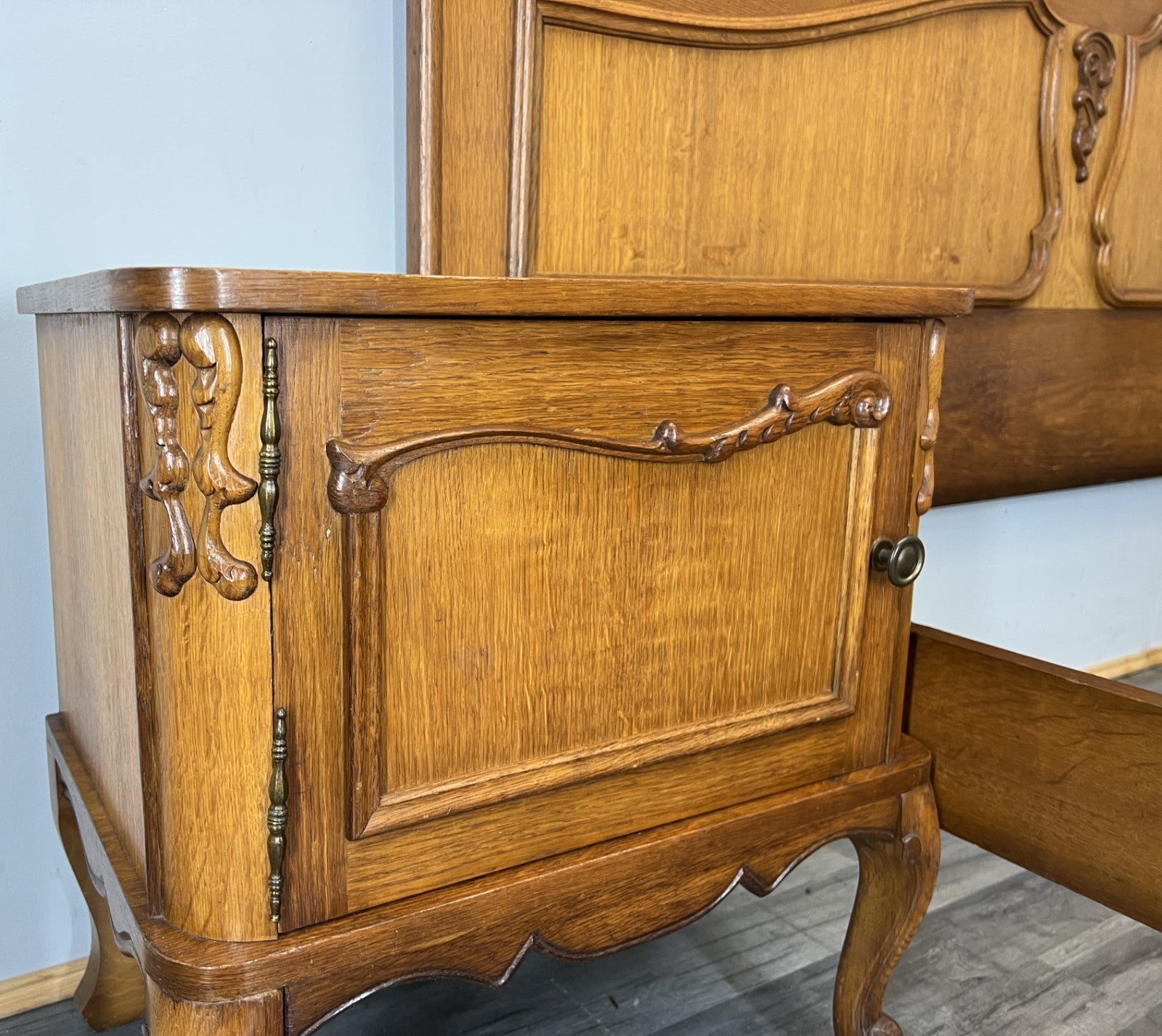 Bed Vintage French Louis XVI Double Bed Frame With Bedside tables    LOT 462610