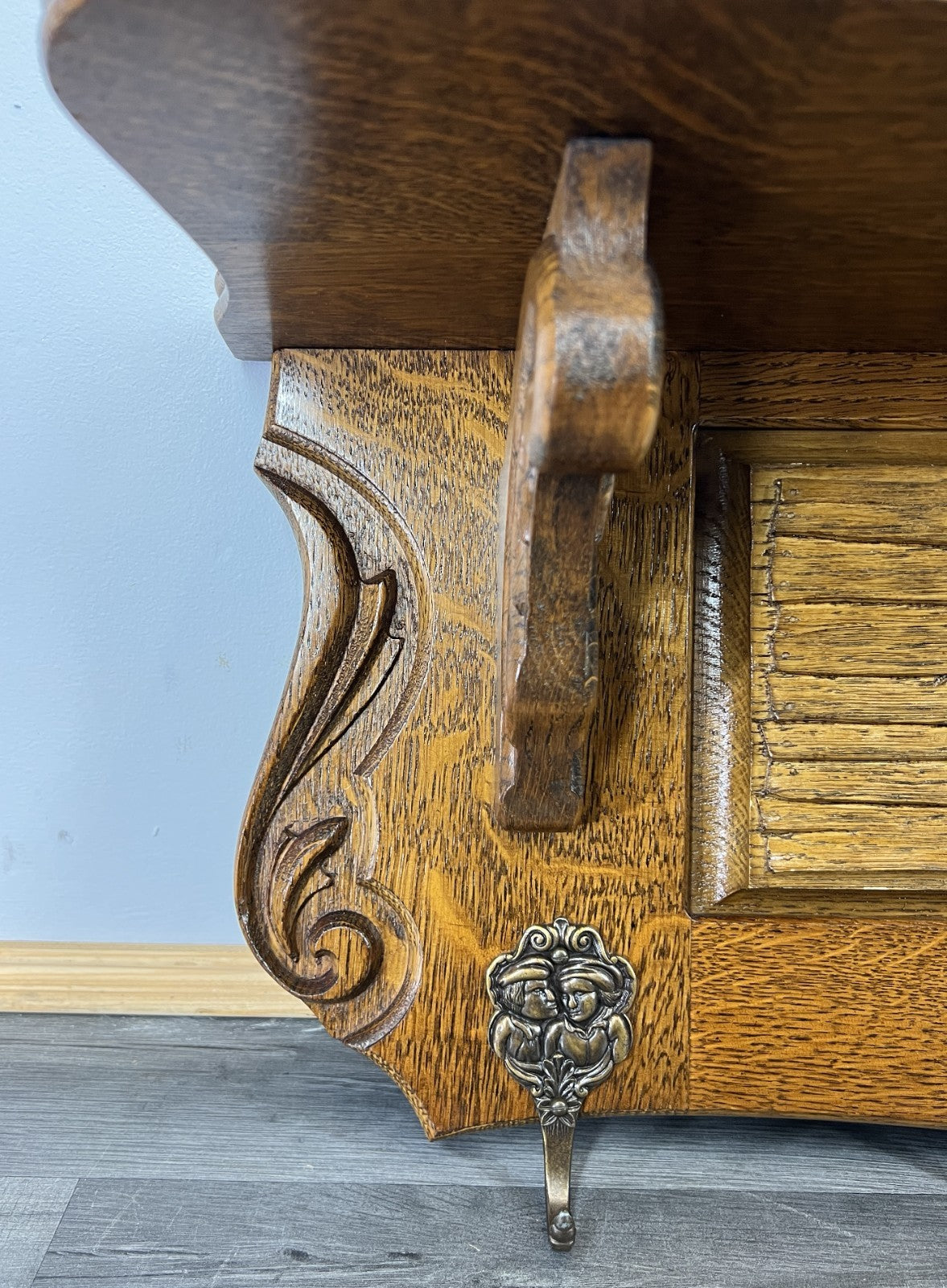 French Vintage Style Coat Rack Oak 6 Hooks Ornate Wall Shelf Coat LOT 46927