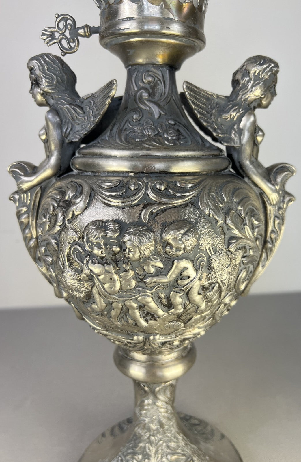 Lamp Antique Style Pewter Angel Table Lamp Pleated Glass Shade LOT 51697