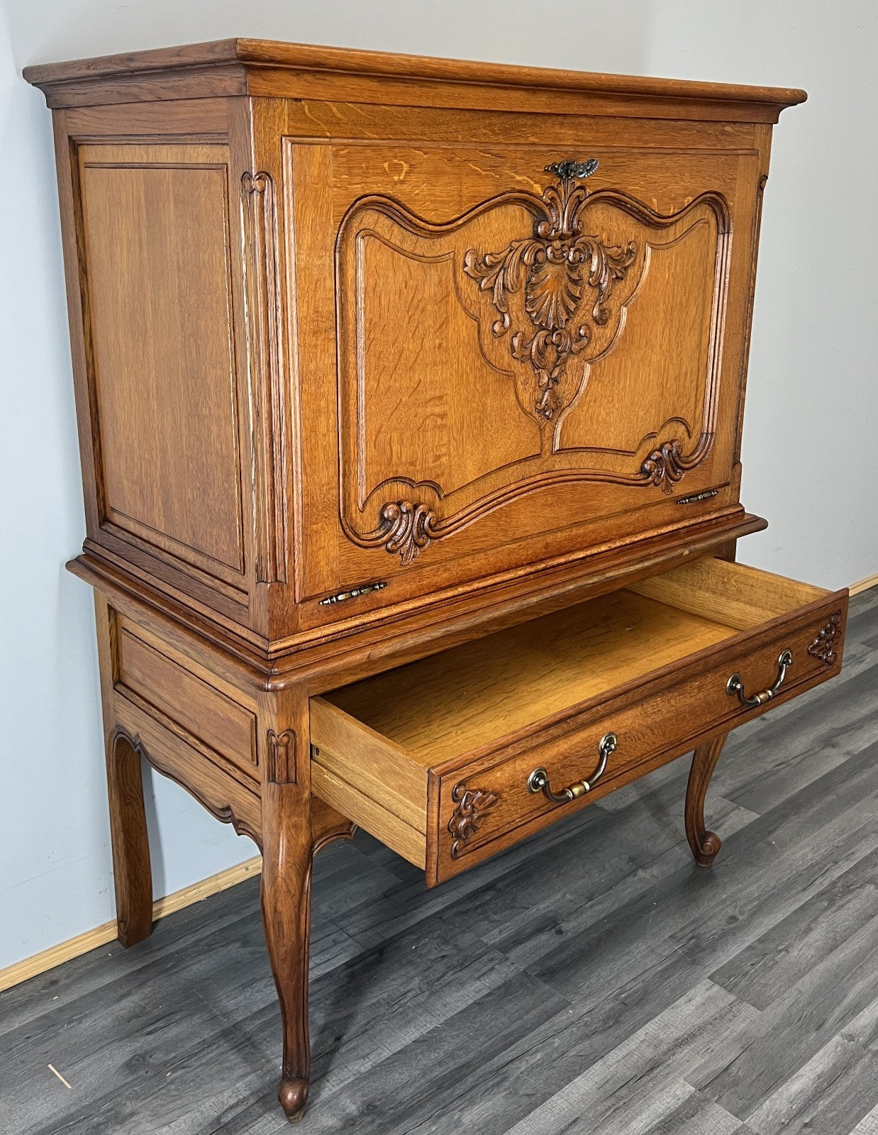 Cabinet Vintage French Louis Style Oak Carved Sideboard with Drawer LOT 45778