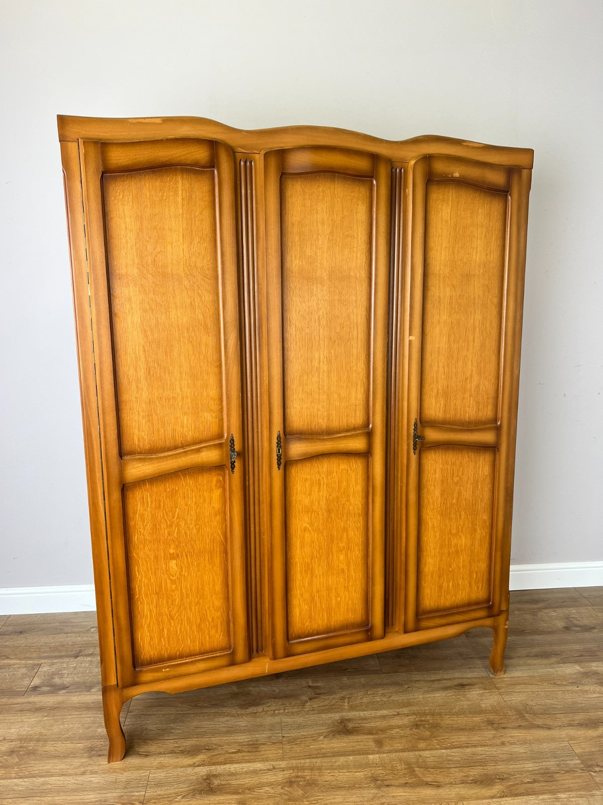 Wardrobe Vintage French Louis Oak Triple Door Carved Armoire Cabinet LOT 6534