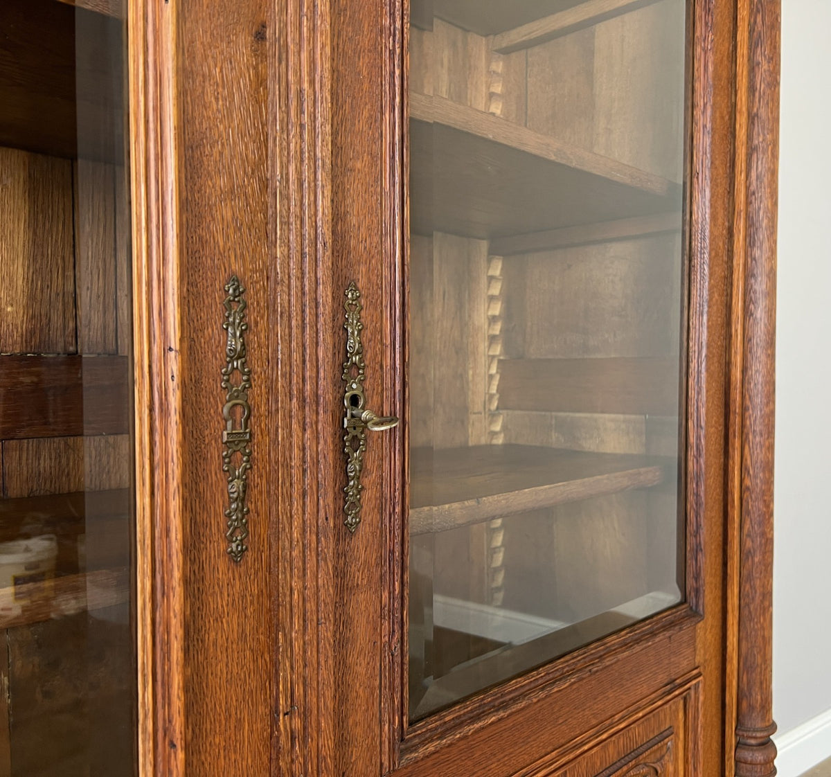 Bookcase Antique French Style Glazed Display Oak Cabinet Sideboard LOT 6513