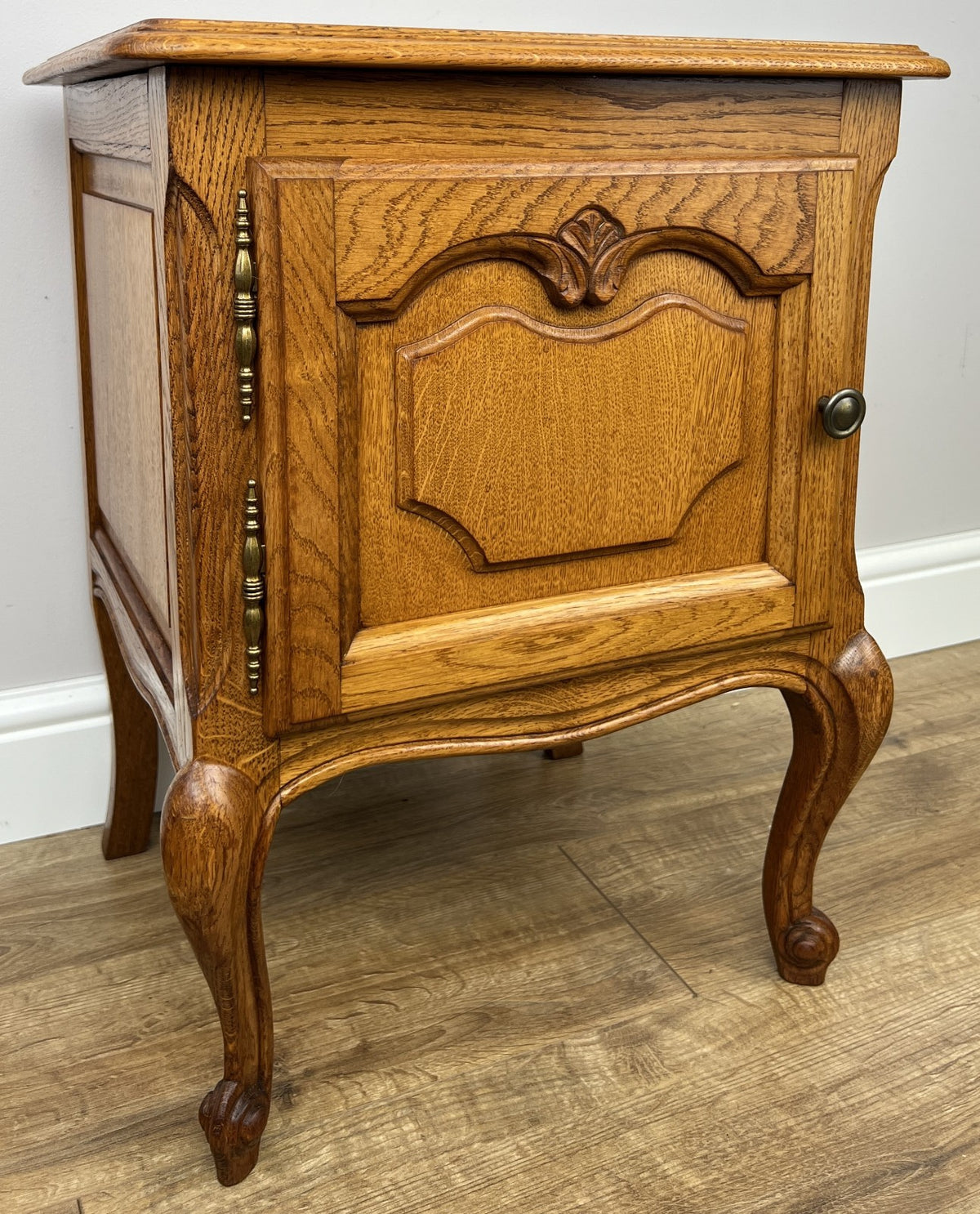 Bedside Table Vintage French Louis Style Oak Nightstand Carved Cabinet LOT 63052