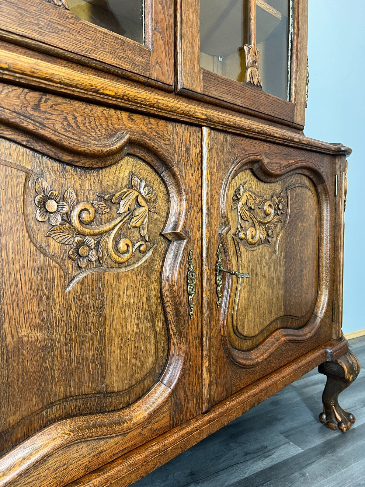 Bookcase Vintage French Louis XIV Style Oak Display Cabinet Sideboard LOT 447610
