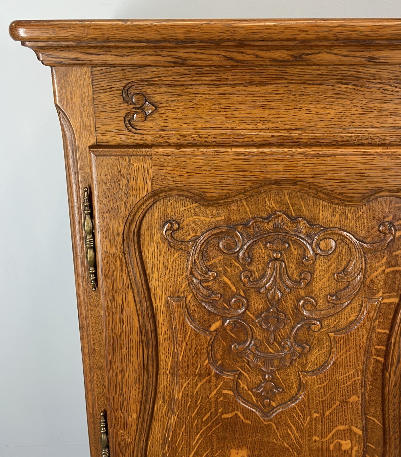 Cabinet Vintage French Louis Oak Carved 2 Doors Cupboard Drawer & Key LOT 44982