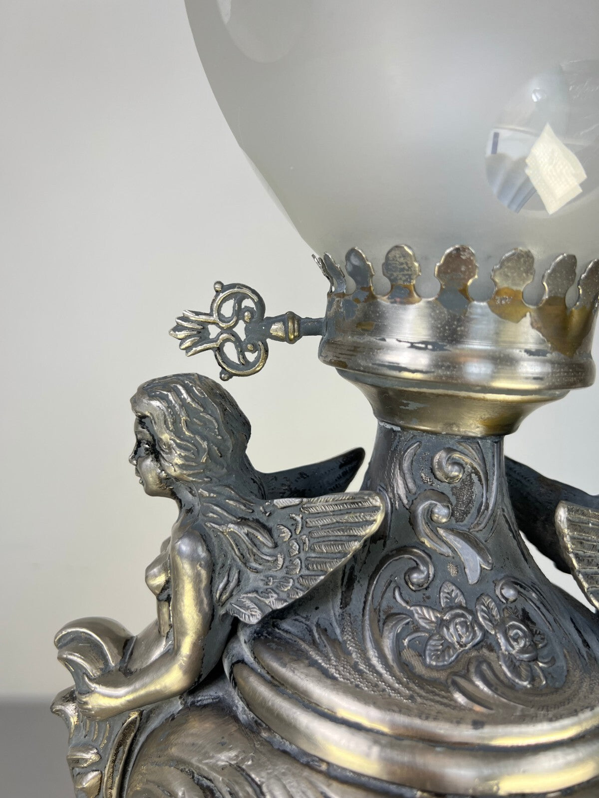 Lamp Antique Style Pewter Angel Table Lamp Pleated Glass Shade LOT 516911