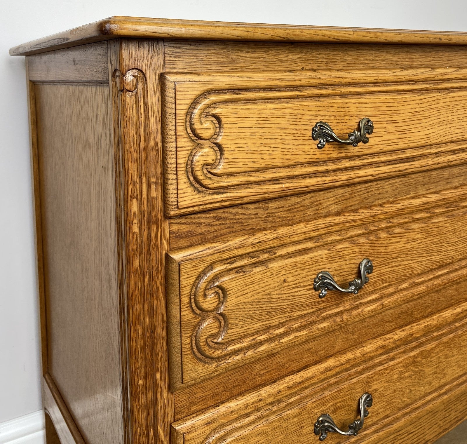 Chest of Drawers Vintage French Louis Oak 3 Drawers Carved Cabinet LOT 62544