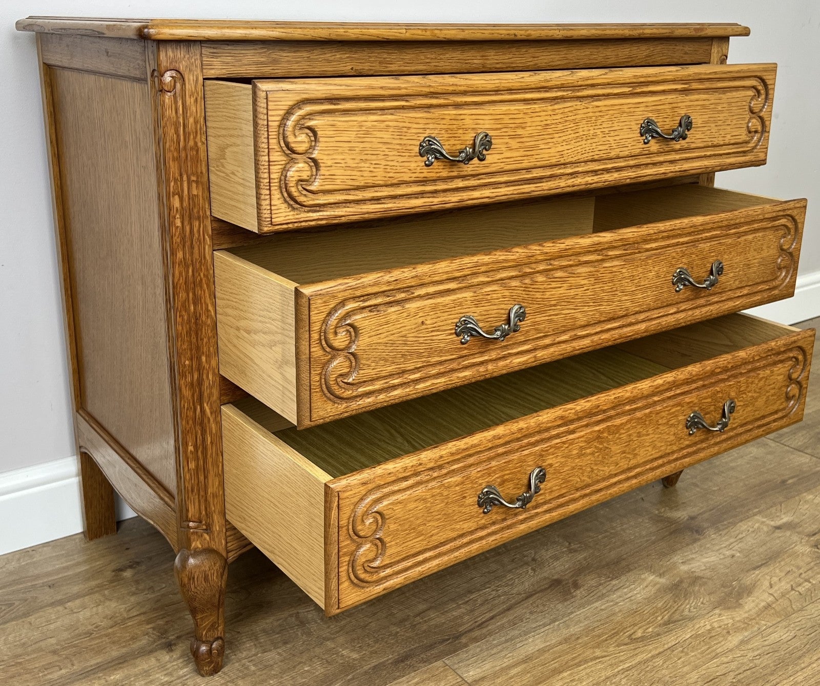 Chest of Drawers Vintage French Louis Oak 3 Drawers Carved Cabinet LOT 625411