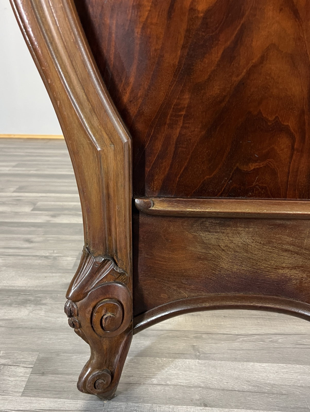 Bed Antique French Style Mahogany Double Bed Frame Carved Headboard LOT 47337