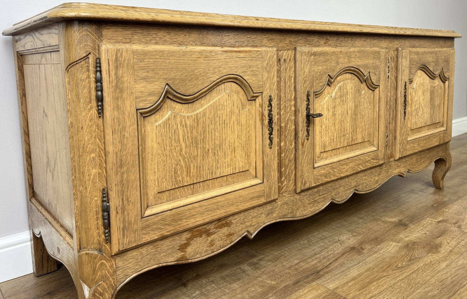 Cabinet Vintage French Style Oak Storage Sideboard Carved Cupboard LOT 62812