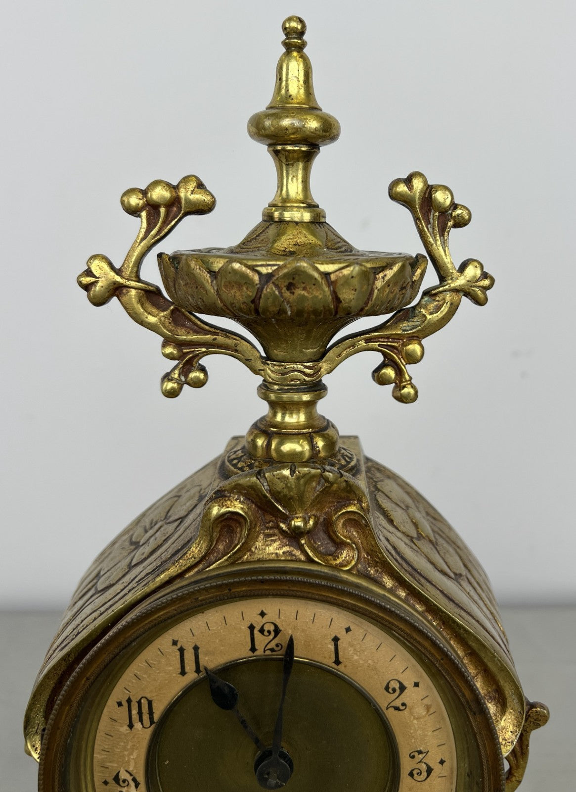 Clock Antique French Style Brass Ornate Mantel Clock with Key LOT 6473