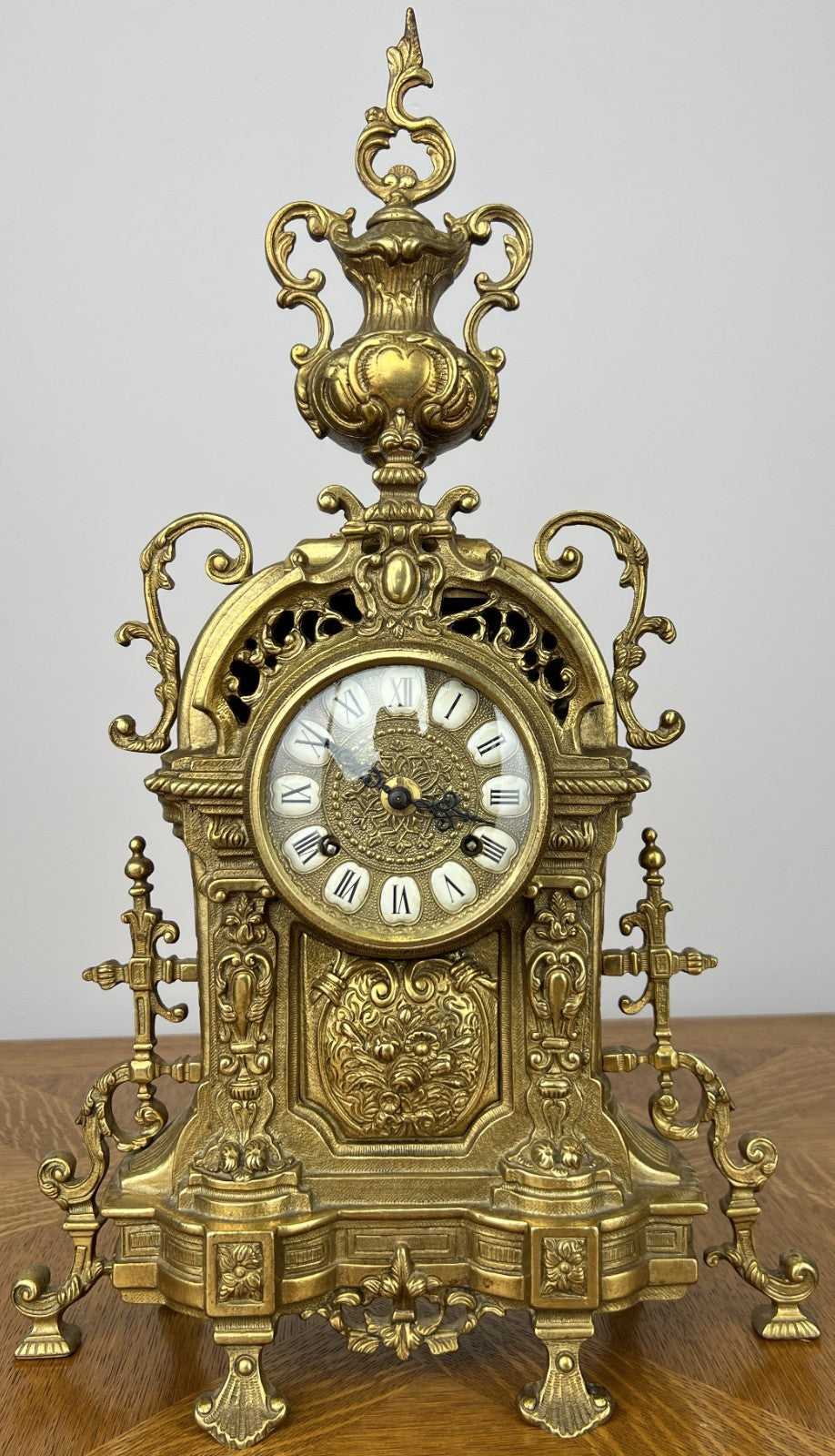 Clock Vintage Style Brass Ornate Mantel Clock Decorative Table Clock LOT 60380