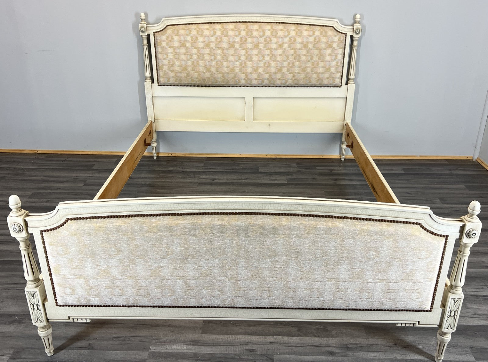 Bed King Size Vintage French Shabby Chic  Bed Frame Carved Headboard LOT 45840