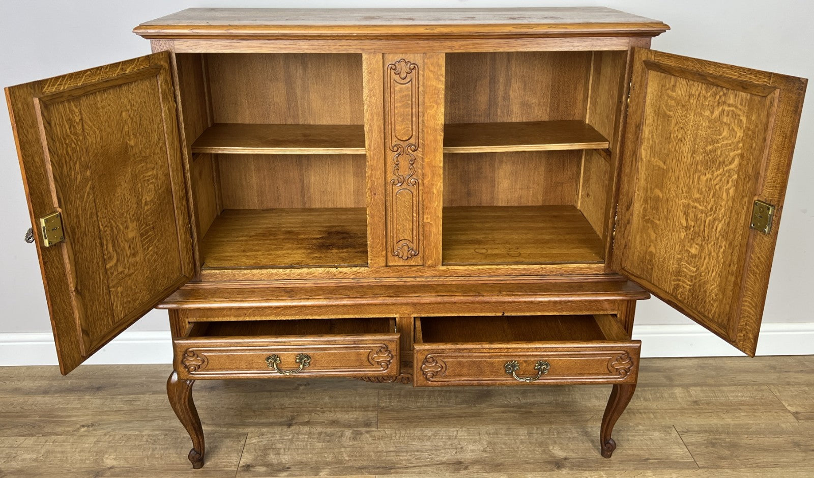 Cabinet Vintage French Louis XIV Style Oak Sideboard Carved Cupboard LOT 626612