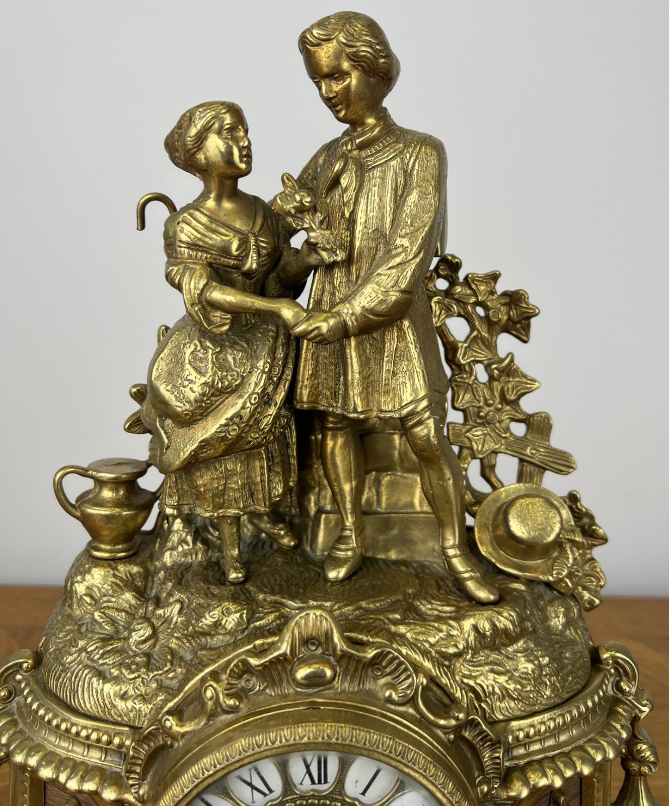 Clock Vintage French Brass Ornate Romantic Couple Mantel Clock LOT 60522