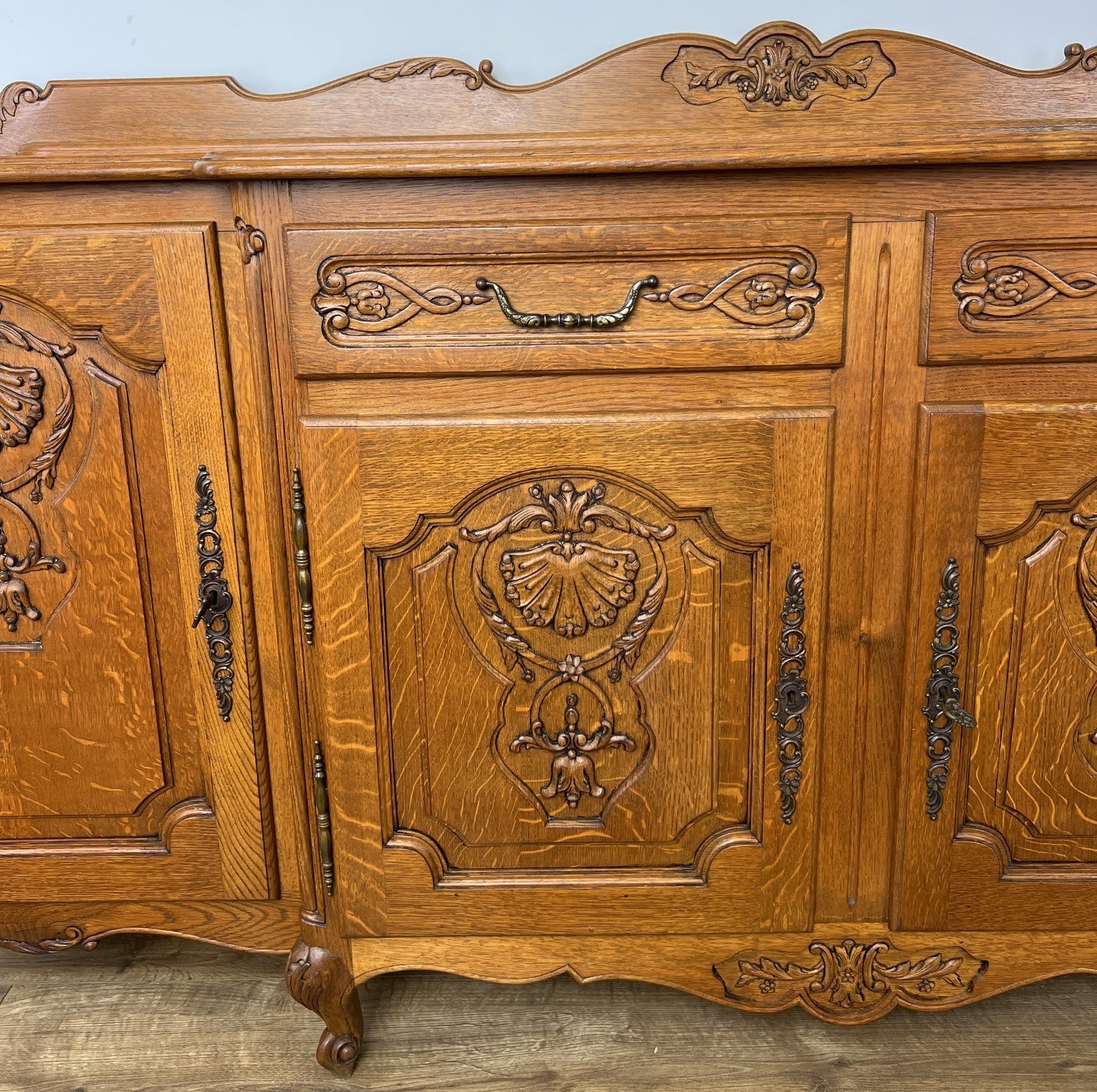 Sideboard Vintage French Louis Style Oak 4 Door Cupboard Carved Cabinet LOT 63619