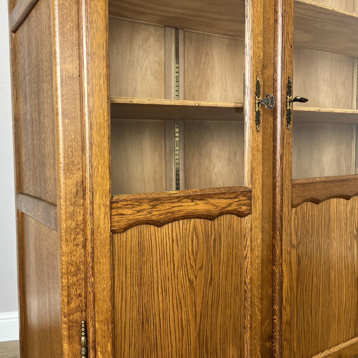 Bookcase Vintage French Louis XIV Oak Glazed Display Cabinet Sideboard LOT 6524