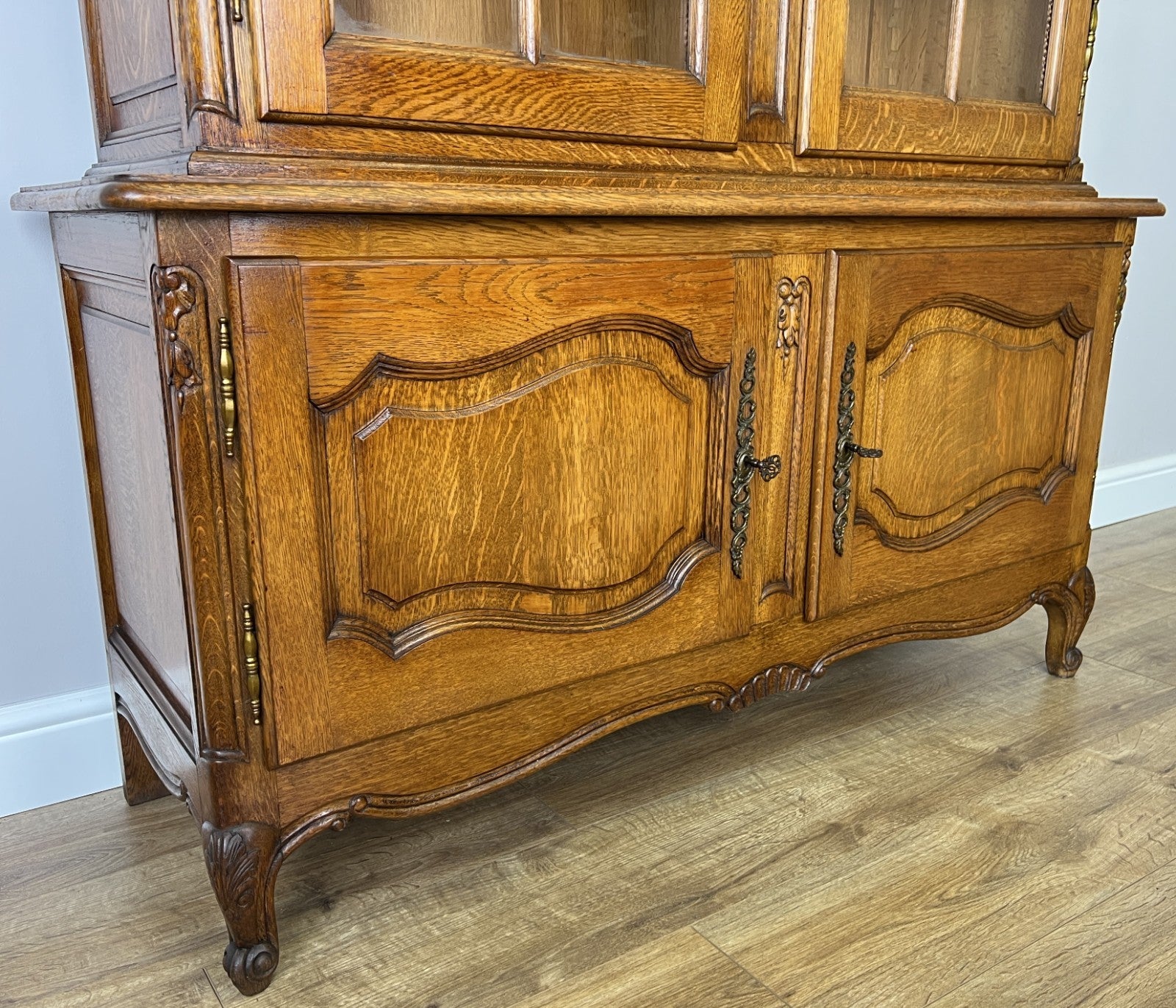 Bookcase Vintage French Louis XIV Style Oak Display Cabinet Sideboard LOT 49348