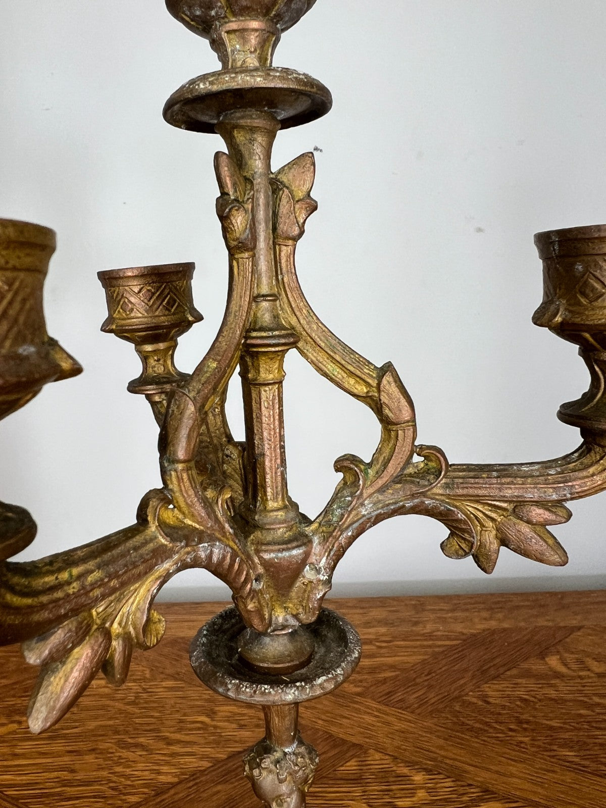 Clock Vintage French Style Mantel Clock with Matching Candelabras Set LOT 468016