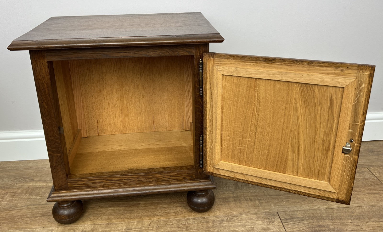 Pair of Bedside Tables Vintage French Style Nightstands Carved Cabinets LOT 496510