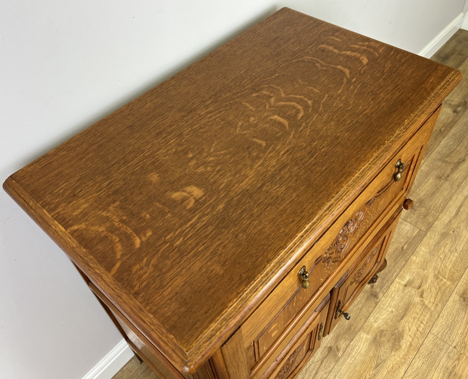 Cabinet Vintage French Louis XIV Style Oak Sideboard Carved Cupboard LOT 624910