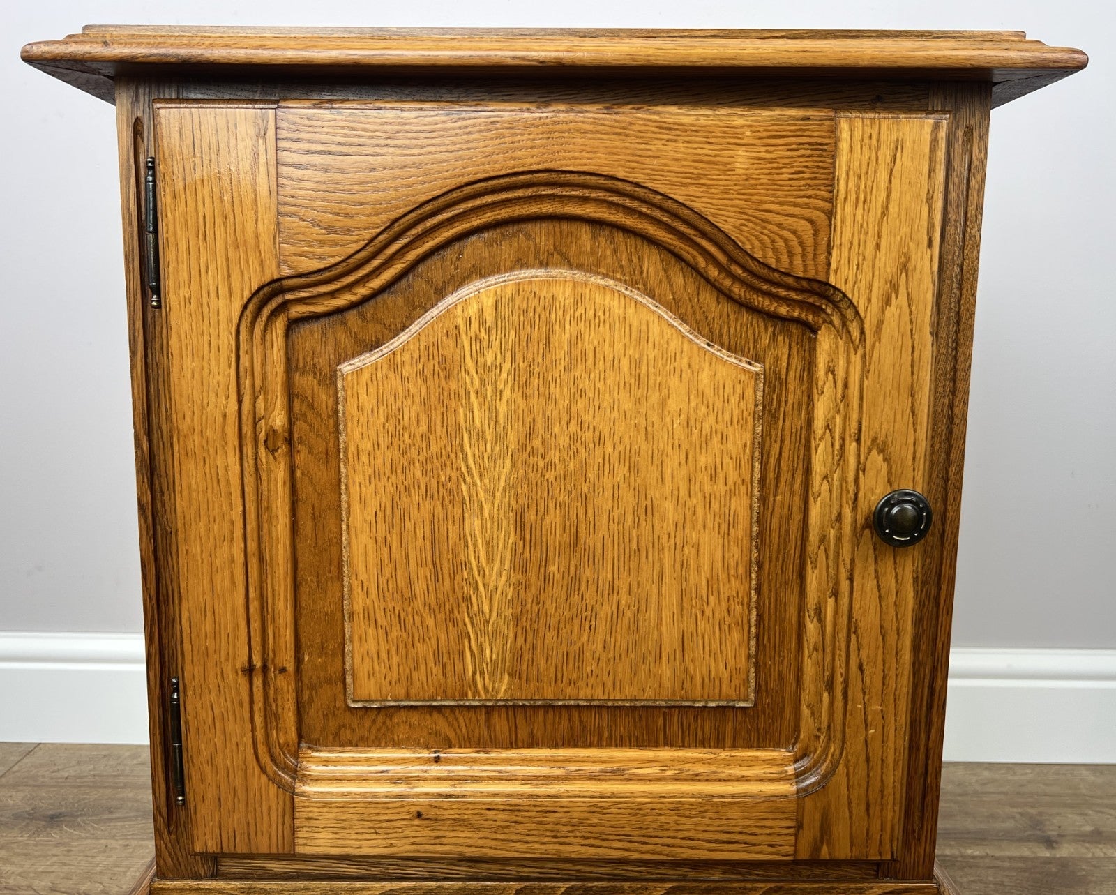 Pair of Bedside Tables Vintage French Style Nightstands Carved Cabinets LOT 62154