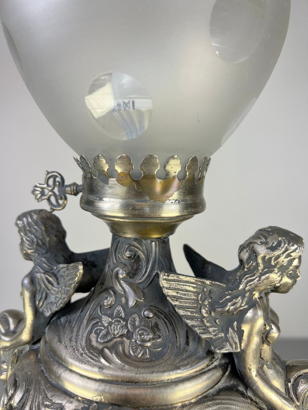 Lamp Antique Style Pewter Angel Table Lamp Pleated Glass Shade LOT 516915