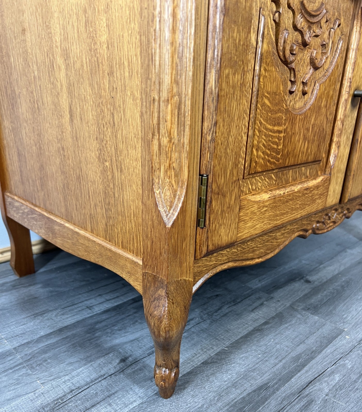 Cabinet Vintage French Louis XIV Style Sideboard with Carved Cupboard LOT 45689