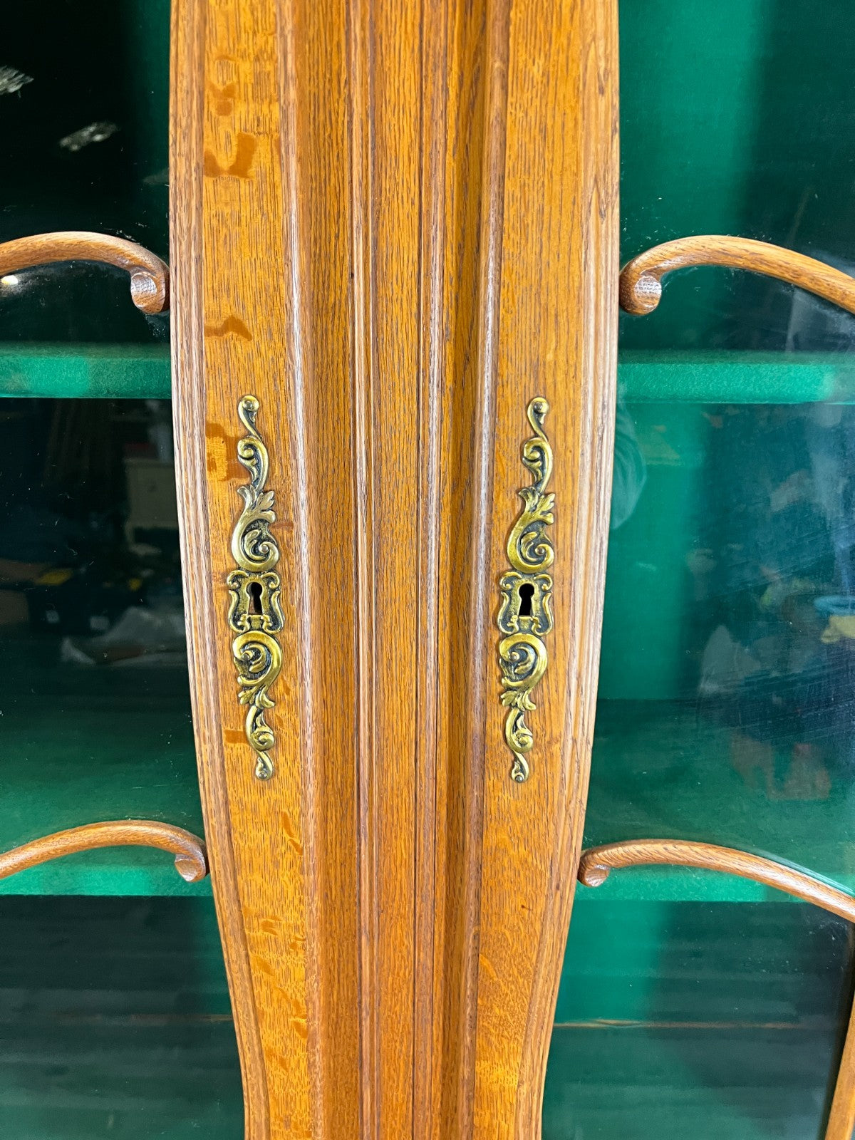 Bookcase Vintage French Louis XIV Style Oak Display Cabinet Sideboard LOT 44773