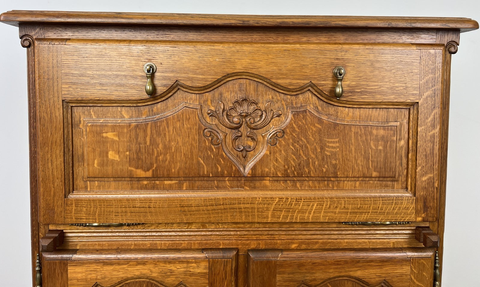 Cabinet Vintage French Louis XIV Style Oak Sideboard Carved Cupboard LOT 62495