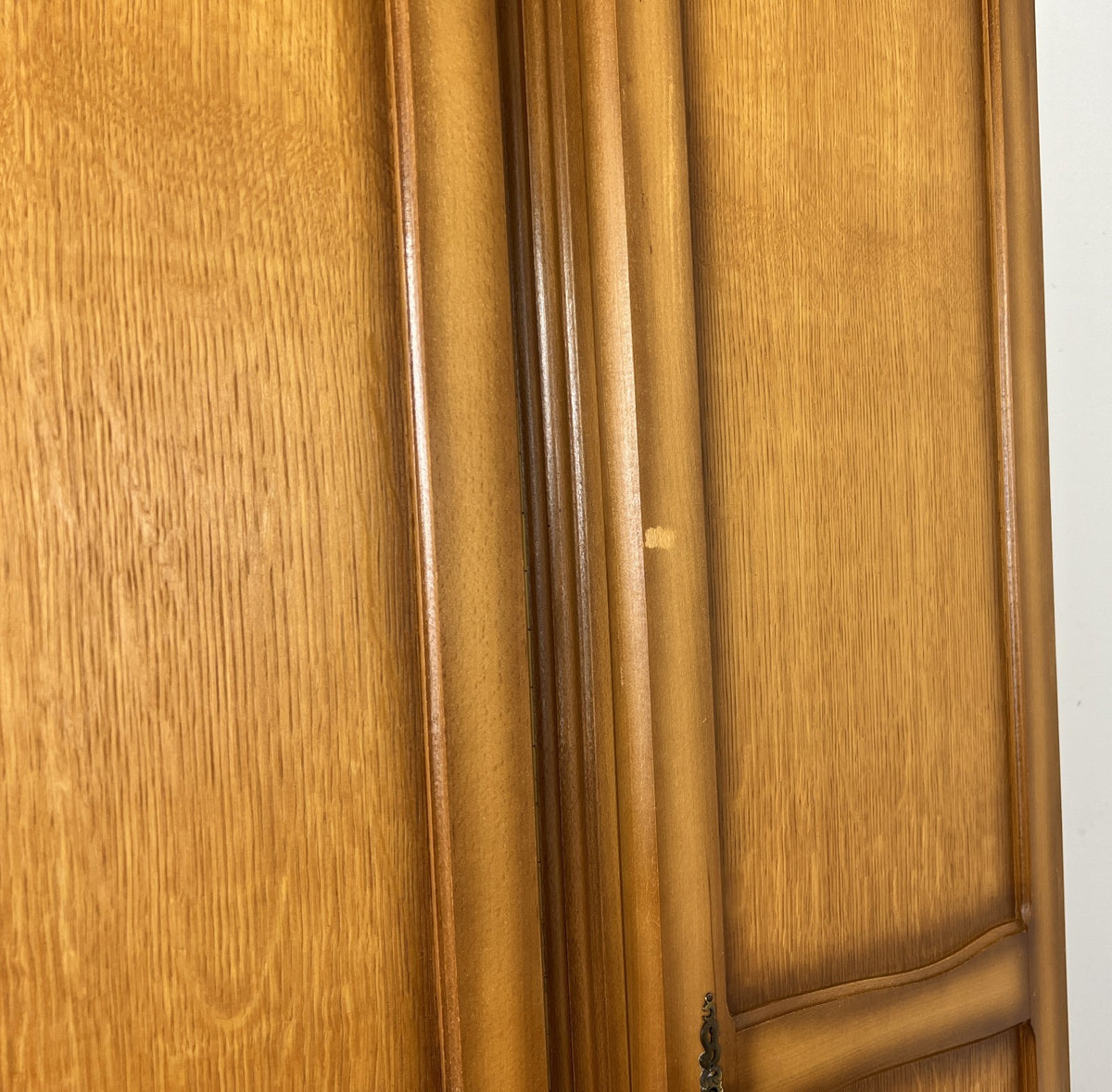 Wardrobe Vintage French Louis Oak Triple Door Carved Armoire Cabinet LOT 6534