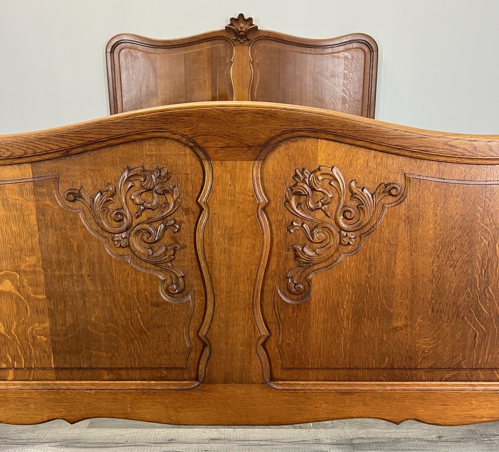 Bed Vintage French Louis Style Oak Double Bed Frame Carved Headboard LOT 47303