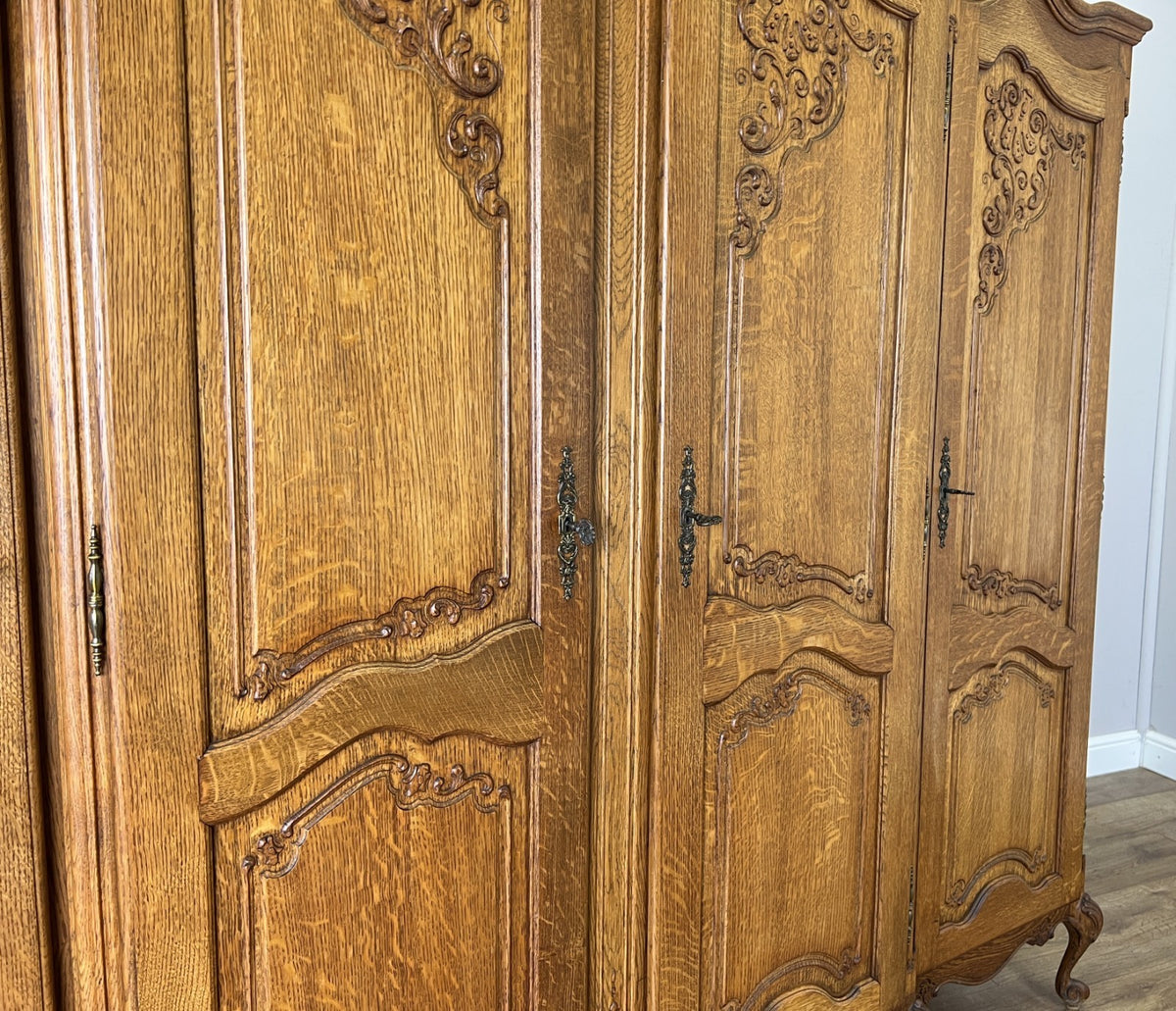 Wardrobe Vintage French Louis XVI Style Oak Four Door Carved Armoire LOT 6496