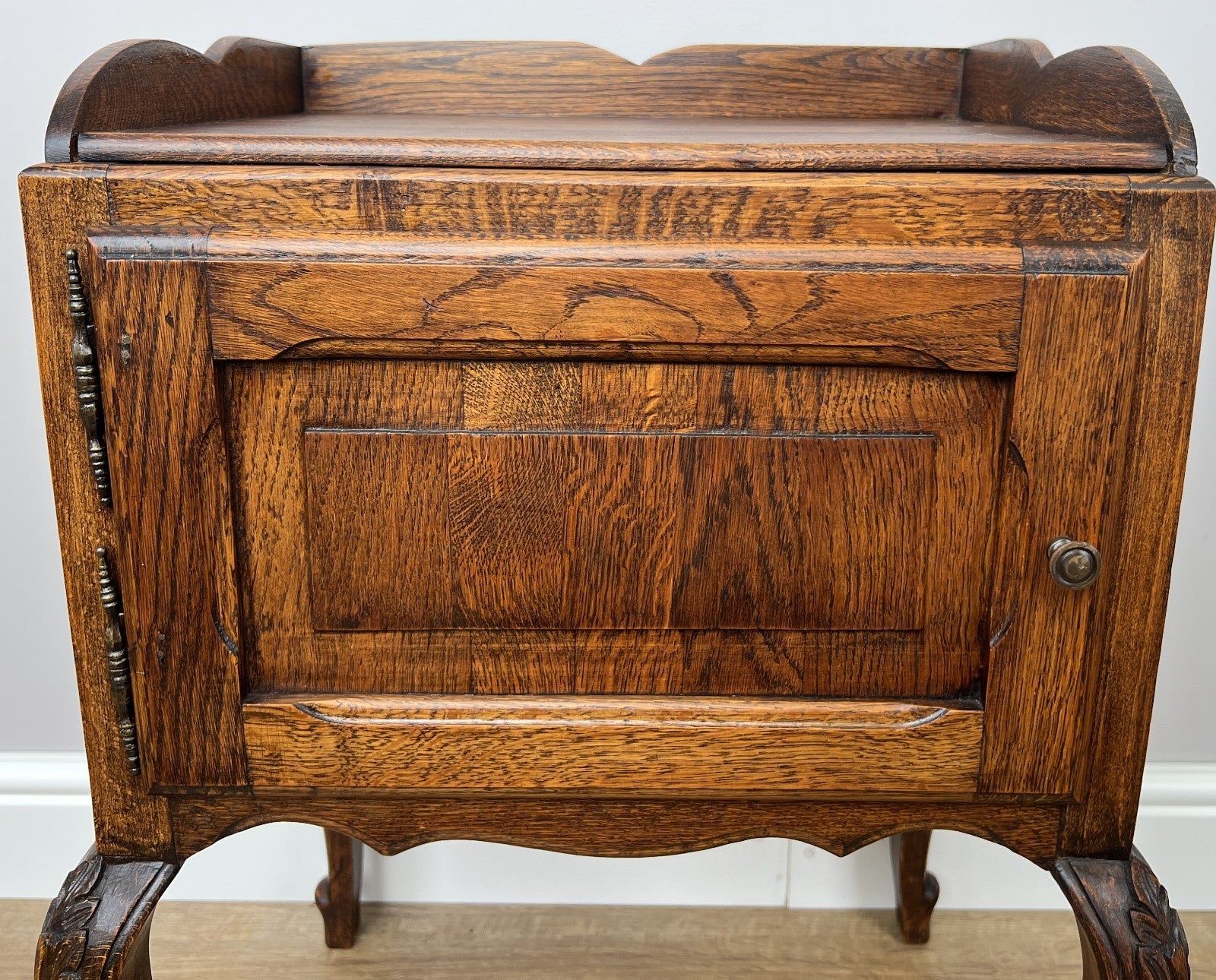 Bedside Table Vintage French Louis Oak Cabinet Cupboard Nightstand LOT 62302