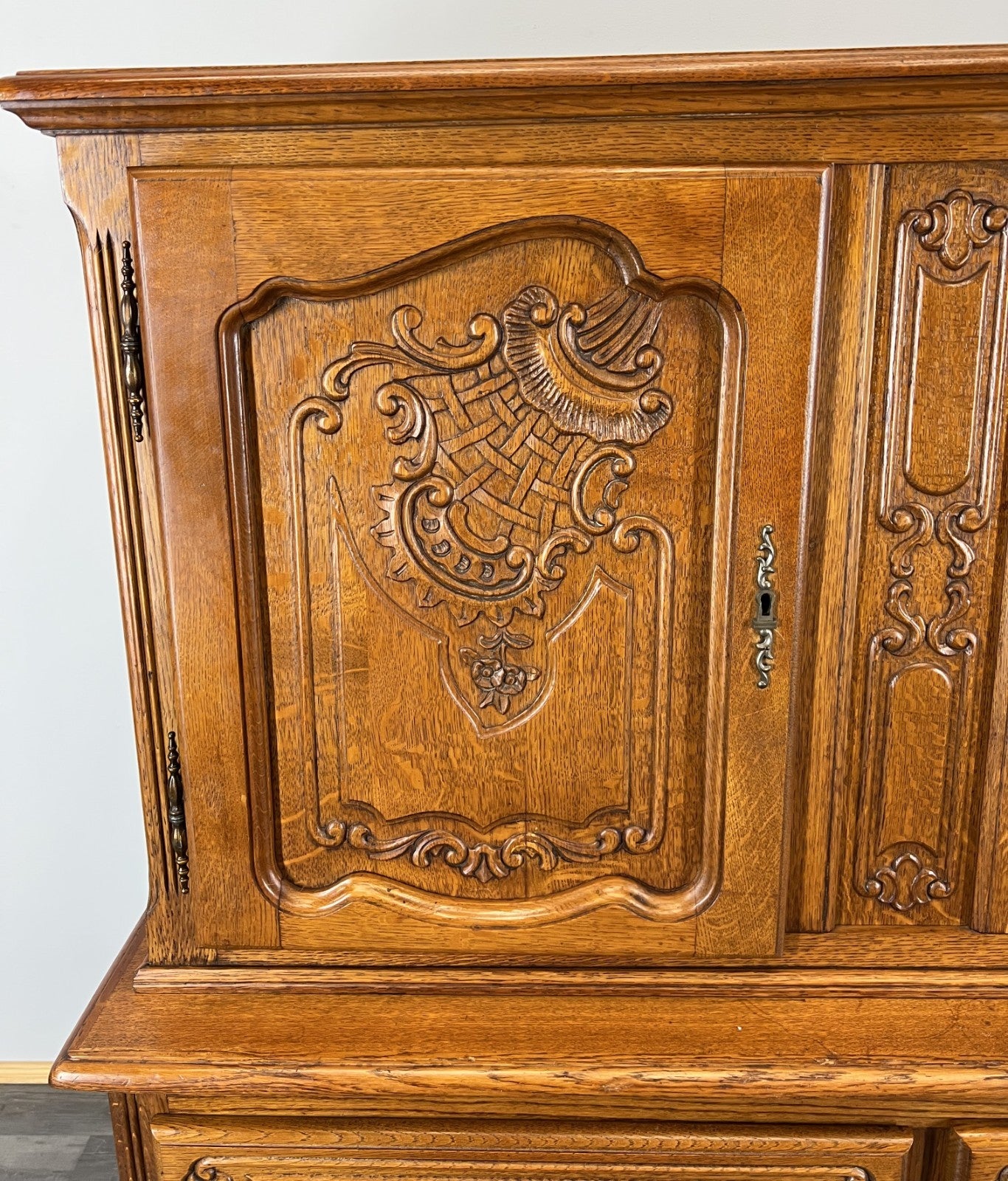 Cabinet Vintage French Louis XVI Oak Carved Sideboard with Drawers LOT 40154