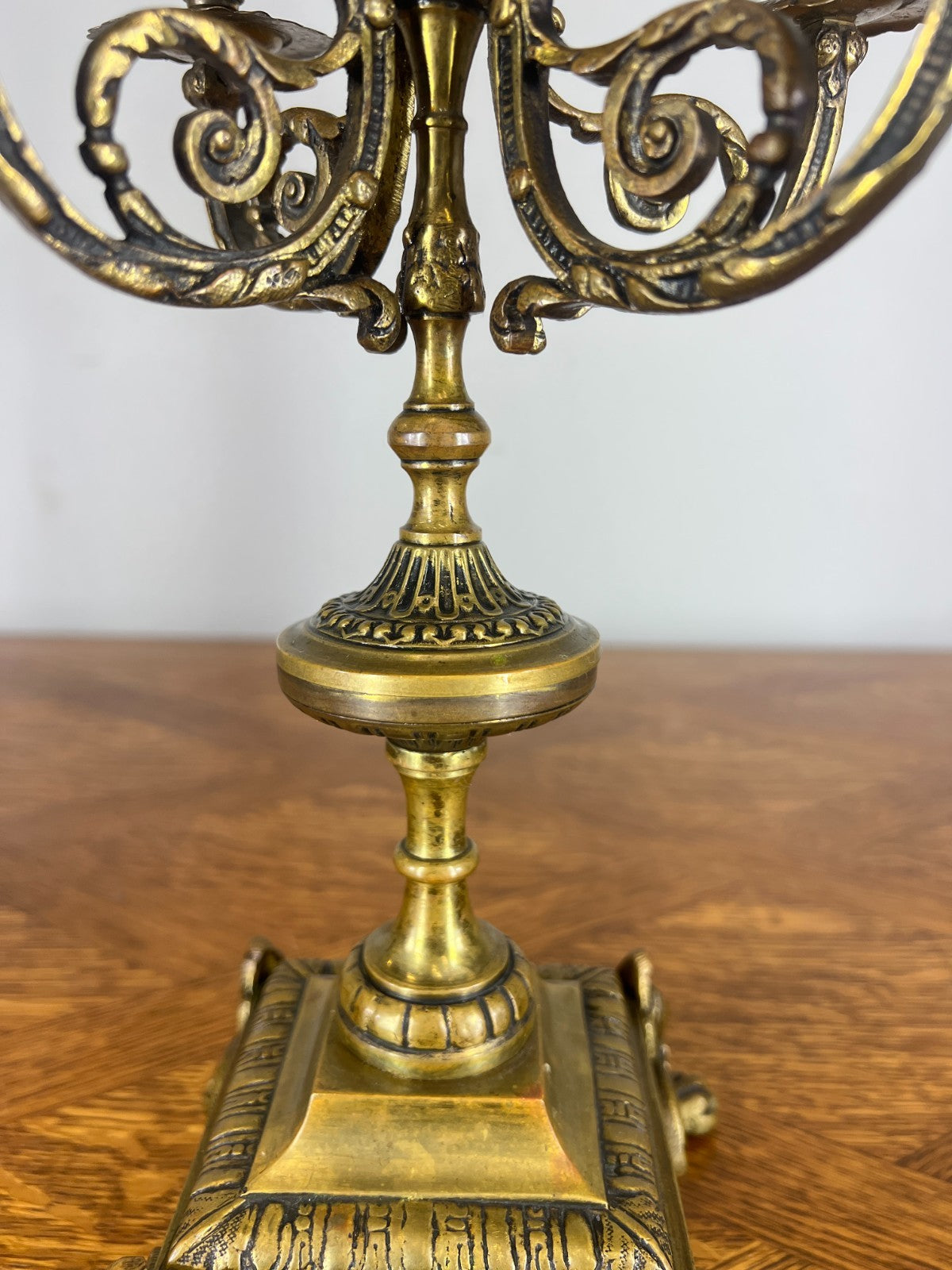 Clock Vintage French Style Clock Garniture with Candelabras LOT 466117