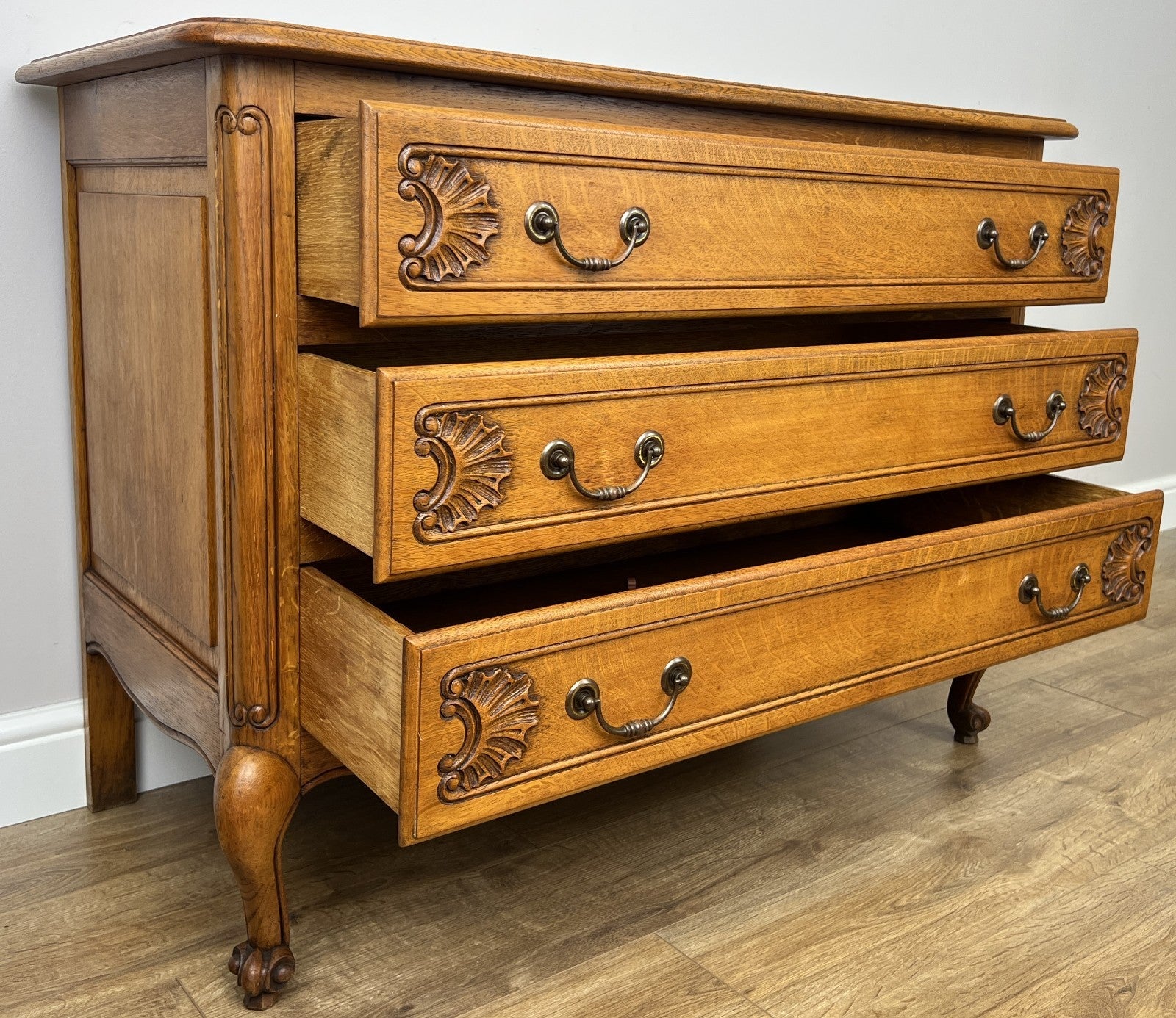 Chest of Drawers Vintage French Louis Oak 3 Drawers Carved Cabinet LOT 625911