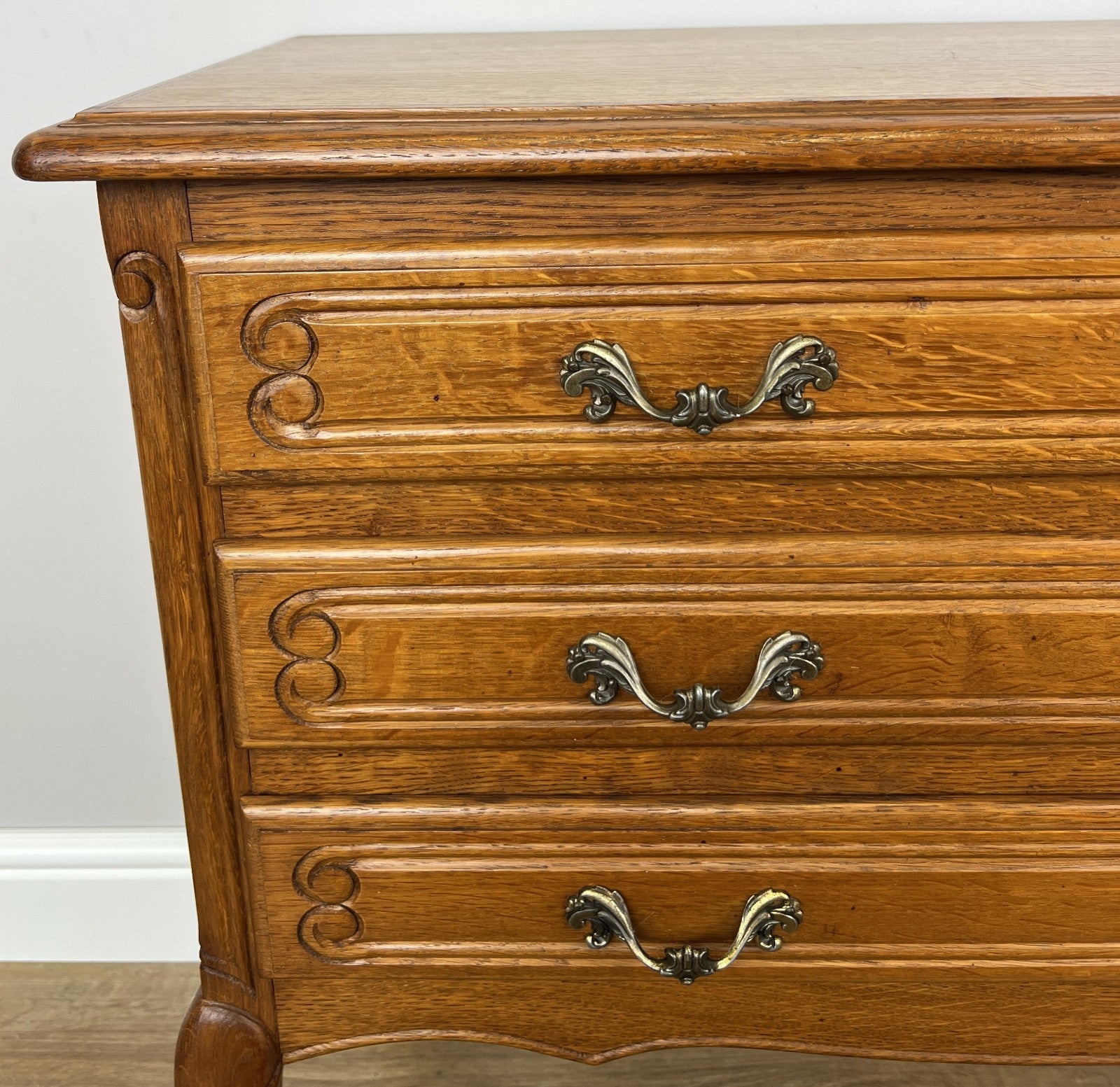 Chest of Drawers Vintage French Louis Oak 3 Drawers Carved Cabinet LOT 62342